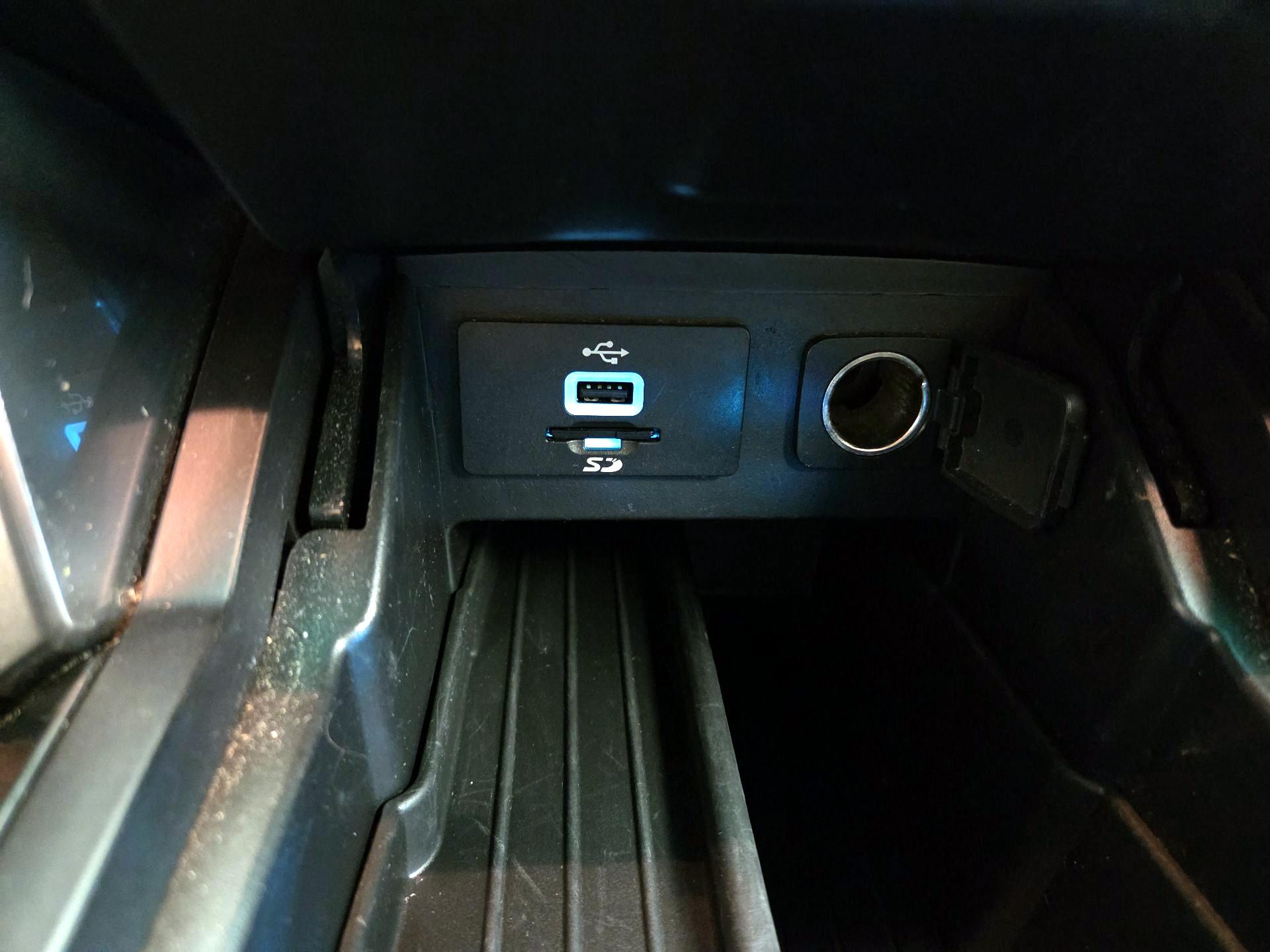 Thumbnail: 2016 Ford Explorer - 18