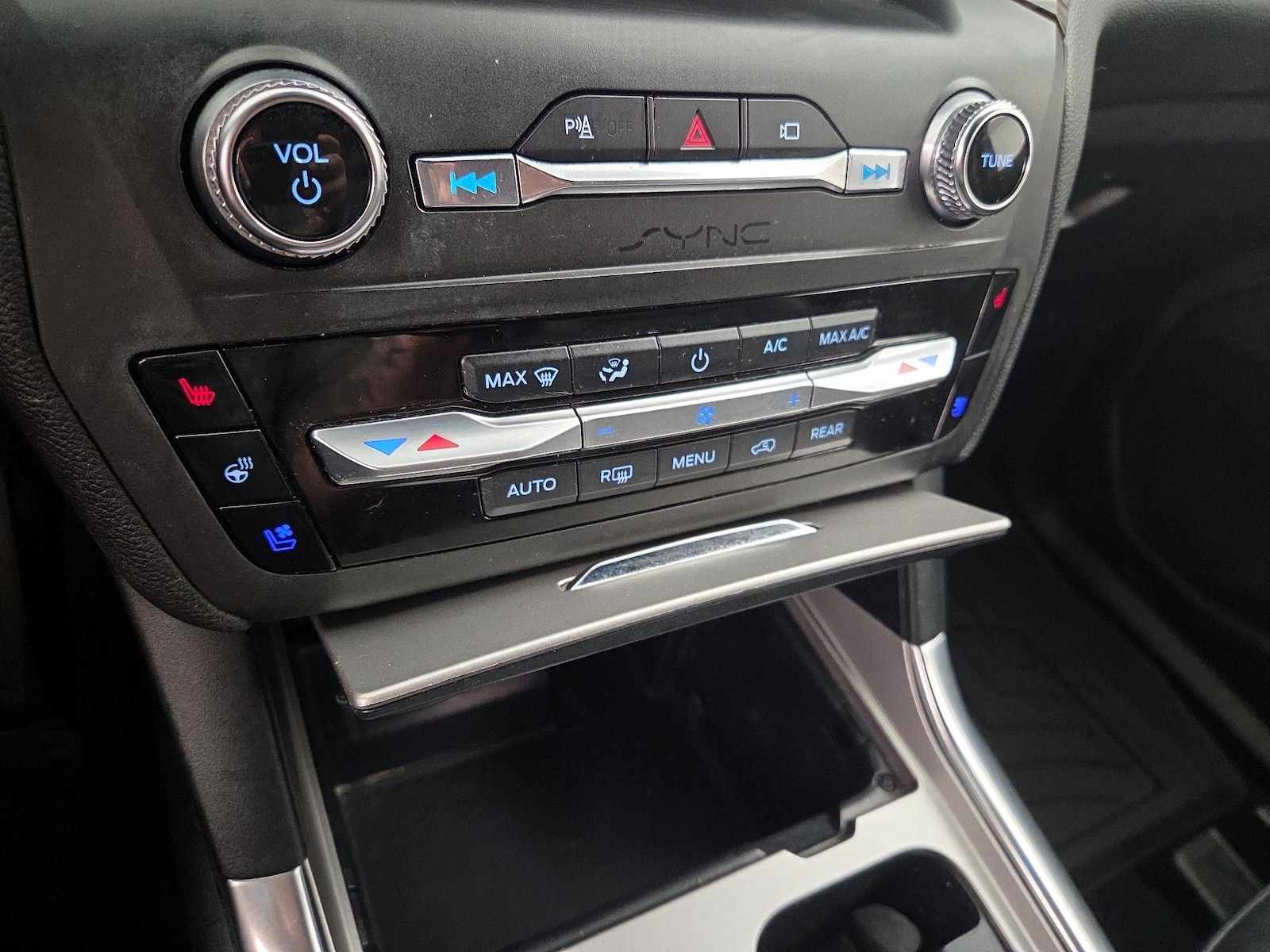 2020 Ford Explorer Limited - Photo 18