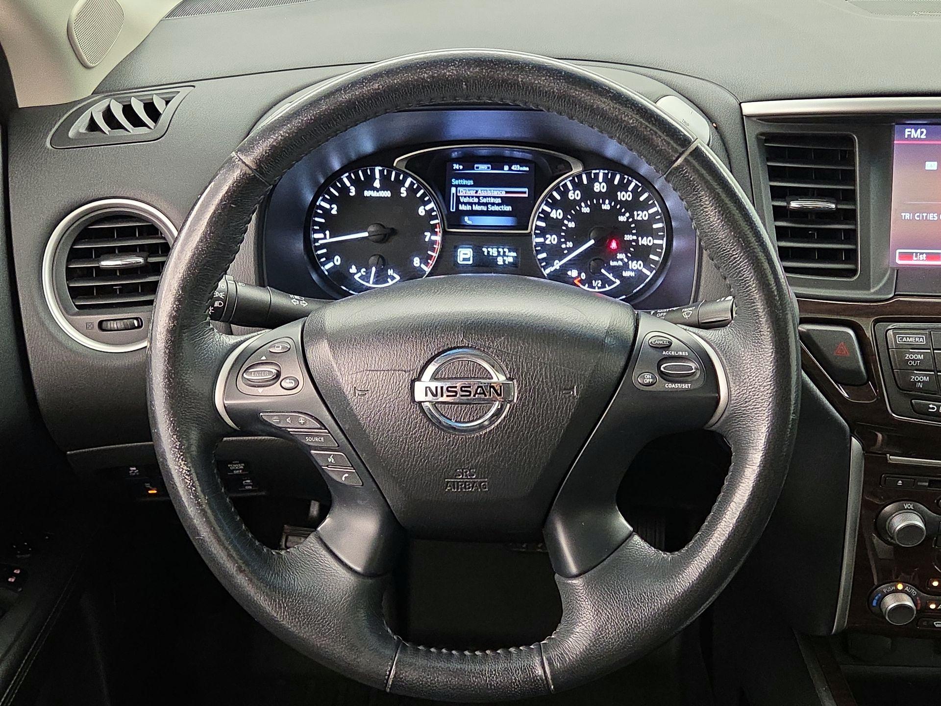 Thumbnail: 2015 Nissan Pathfinder - 10