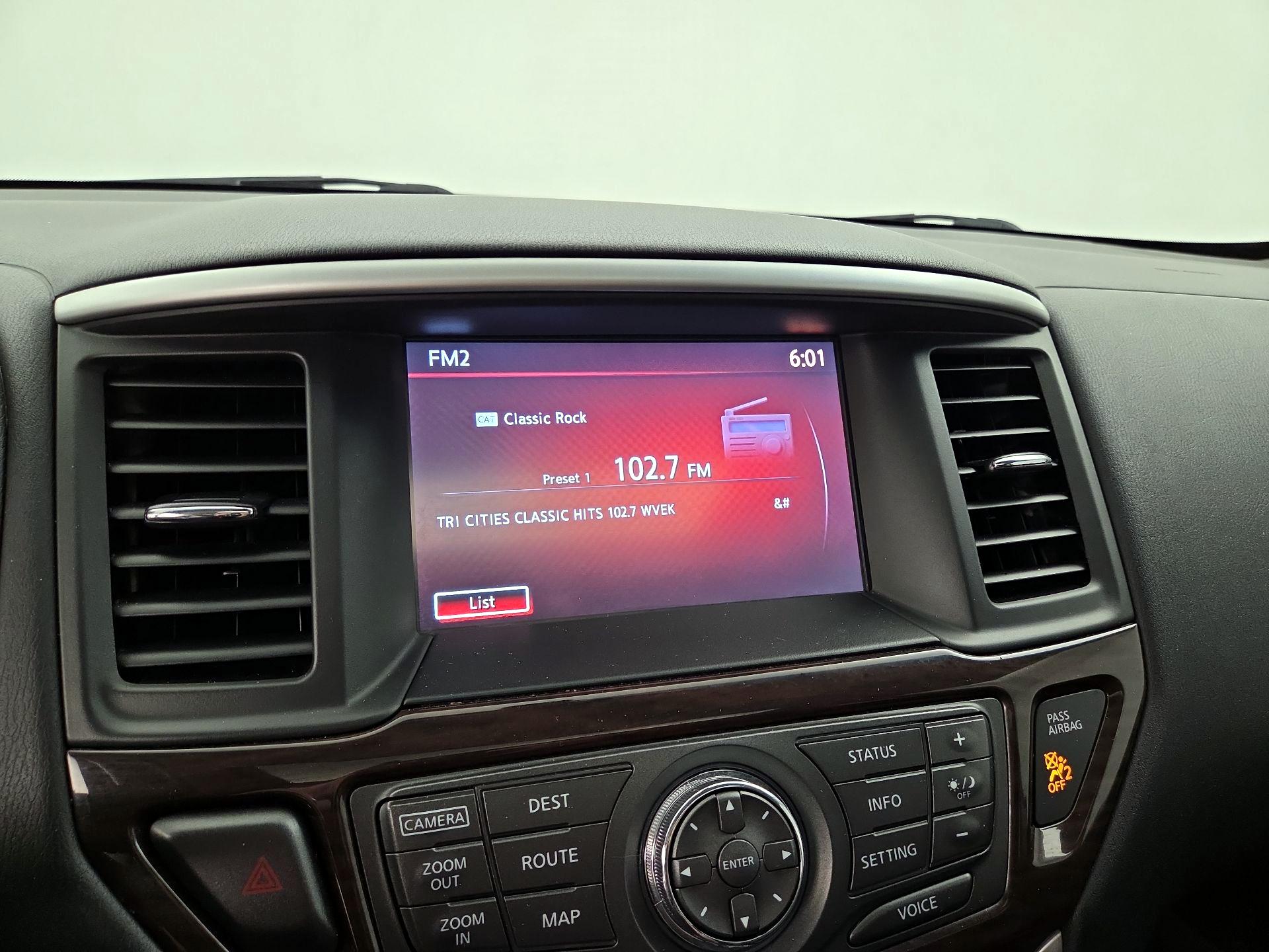Thumbnail: 2015 Nissan Pathfinder - 16
