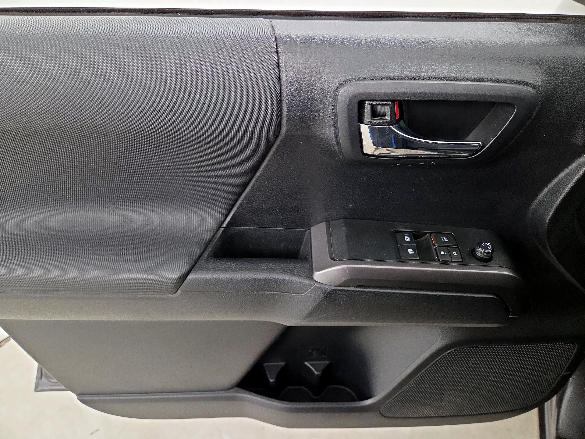 Thumbnail: 2019 Toyota Tacoma - 12