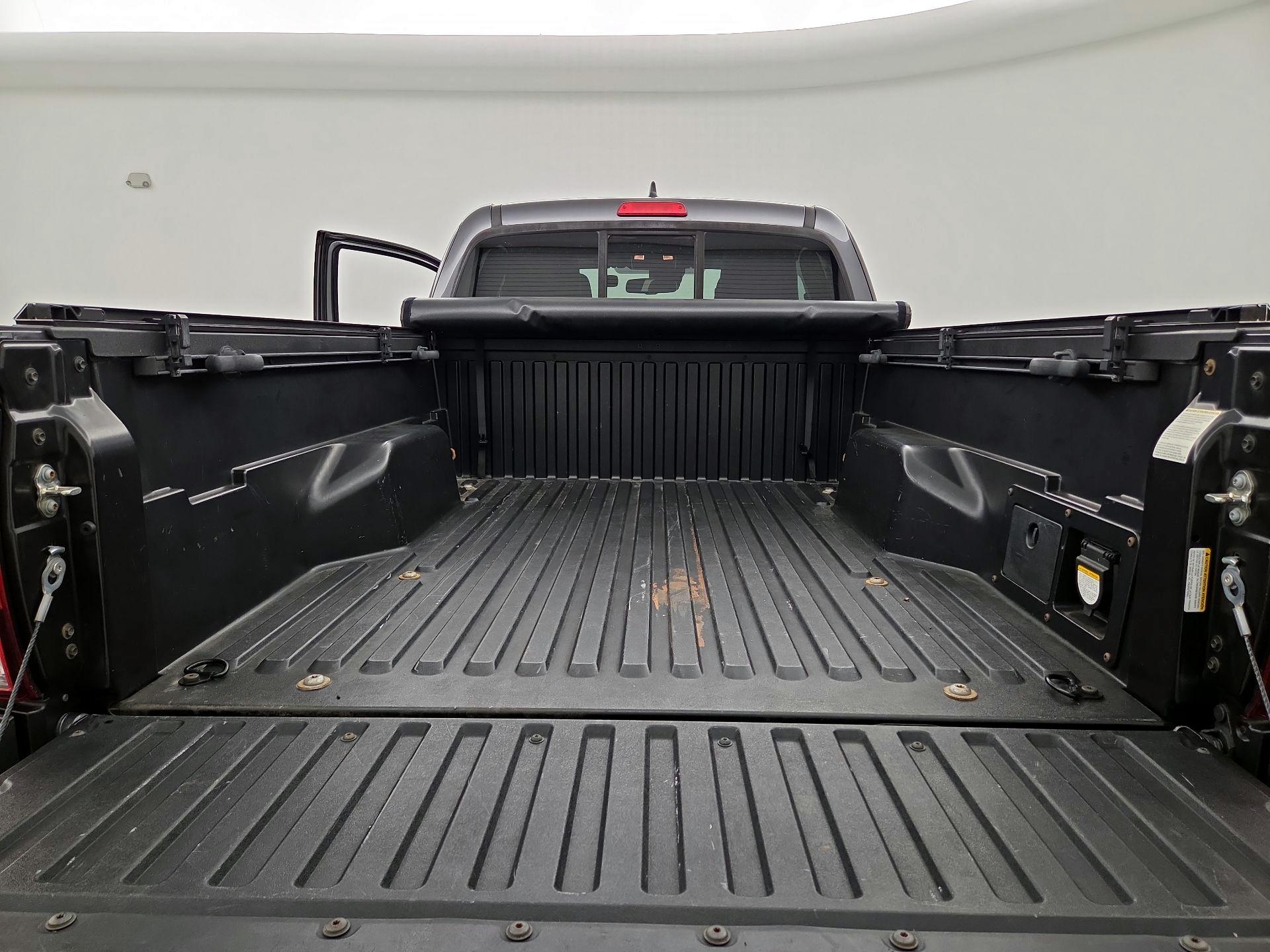 Thumbnail: 2019 Toyota Tacoma - 19