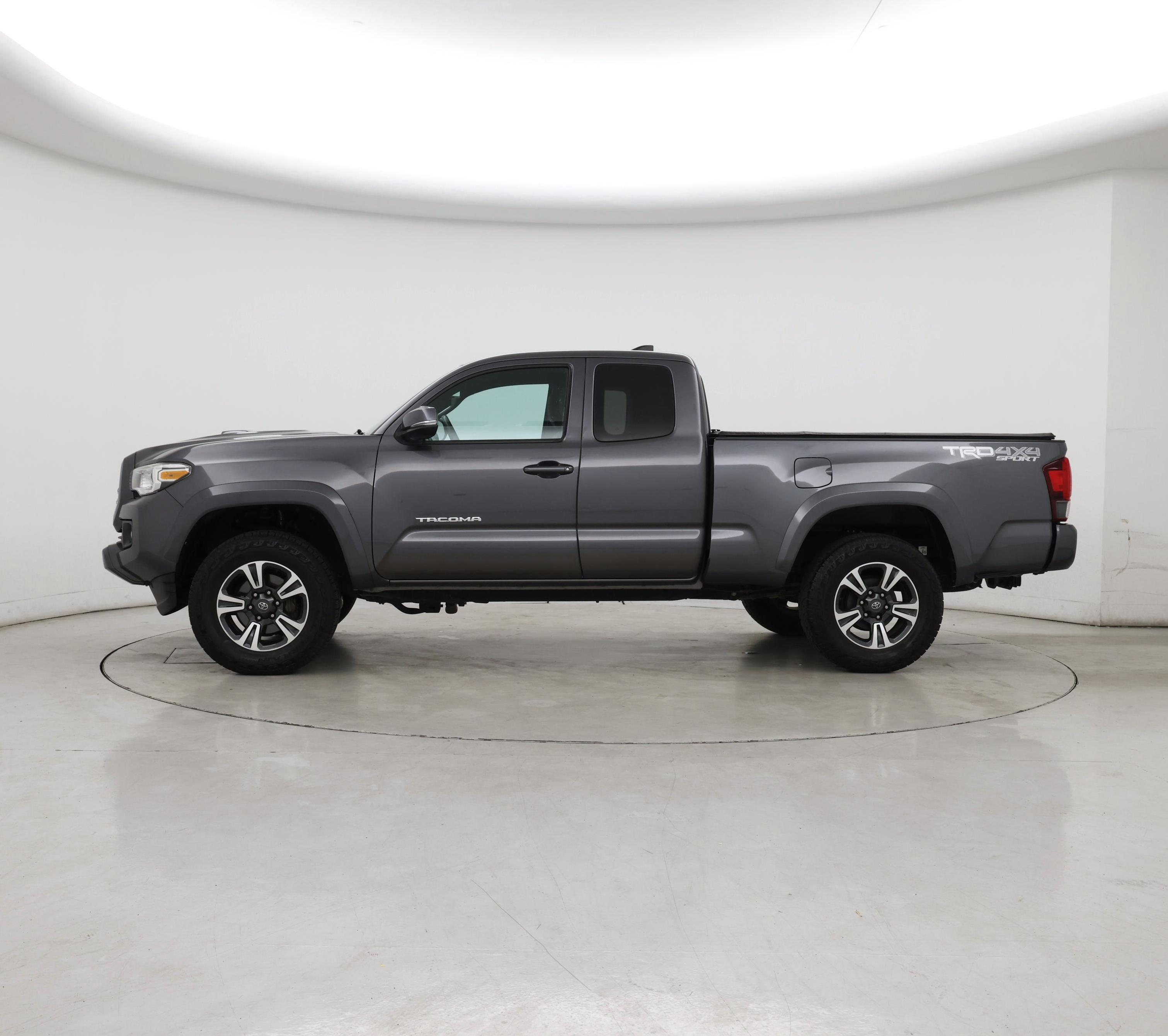 Thumbnail: 2019 Toyota Tacoma - 3