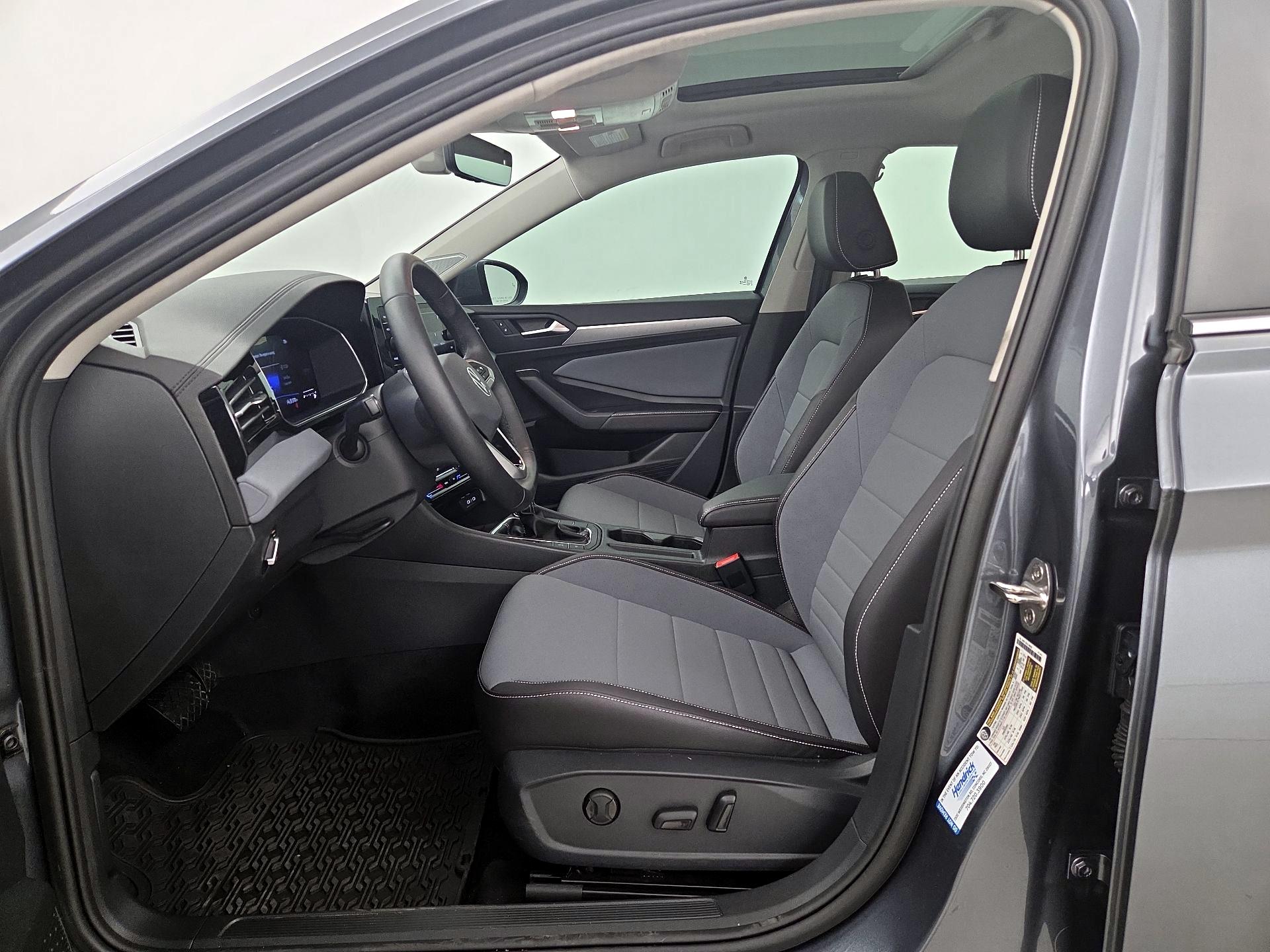 Thumbnail: 2025 Volkswagen Jetta - 11