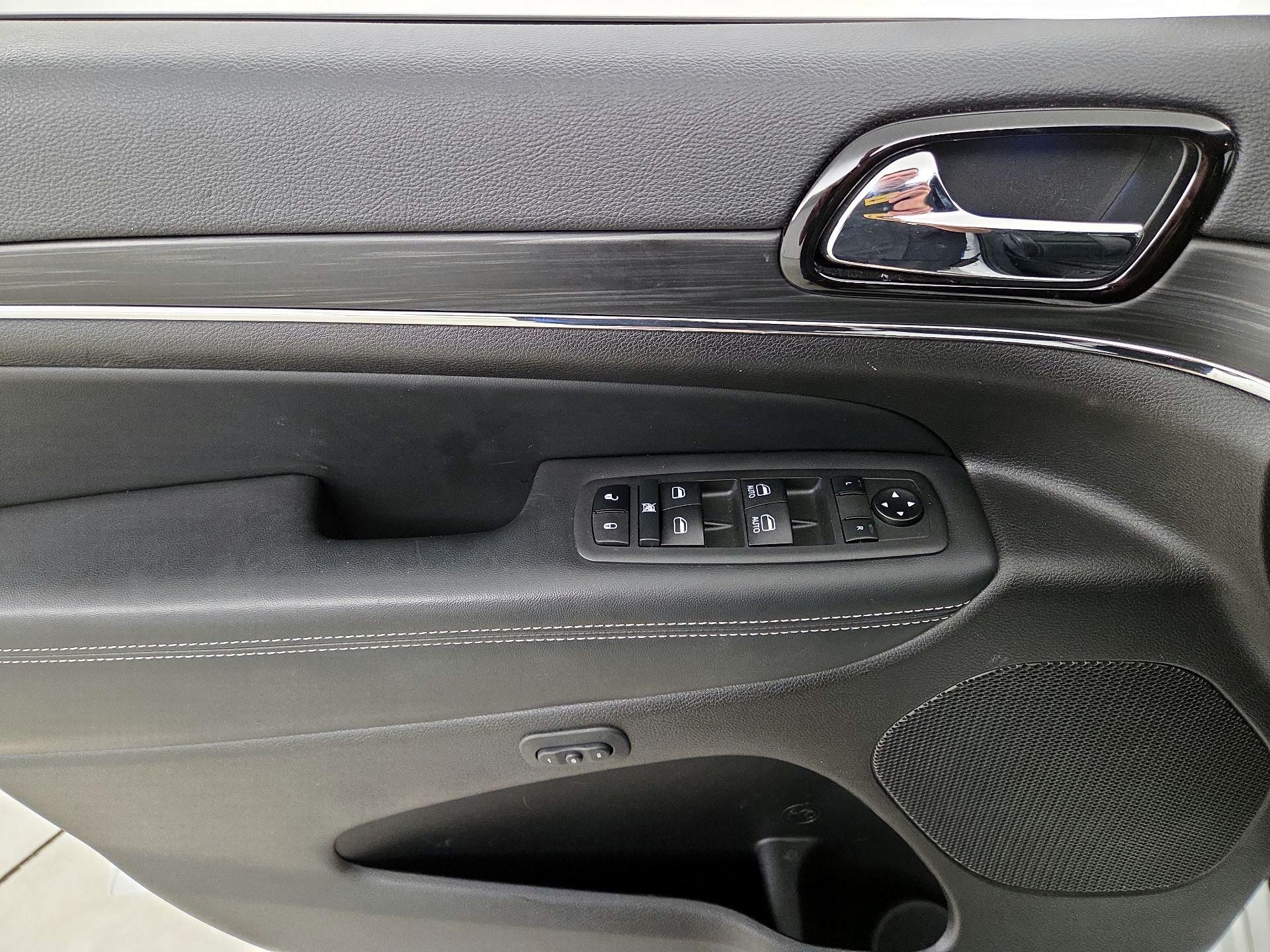 Thumbnail: 2021 Jeep Grand Cherokee - 12