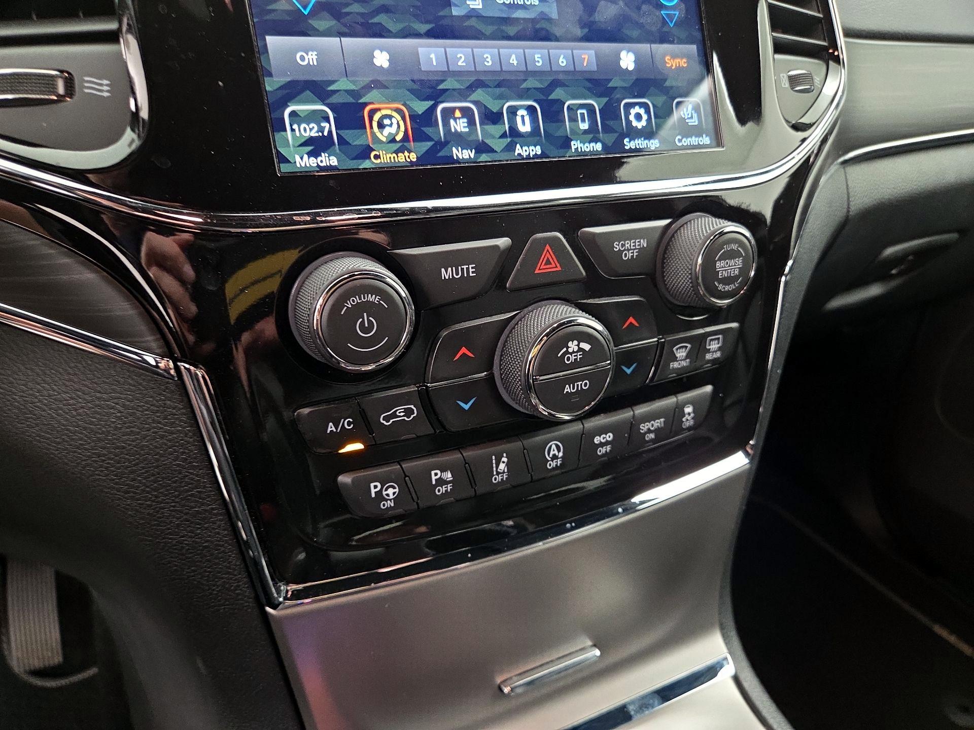 Thumbnail: 2021 Jeep Grand Cherokee - 17