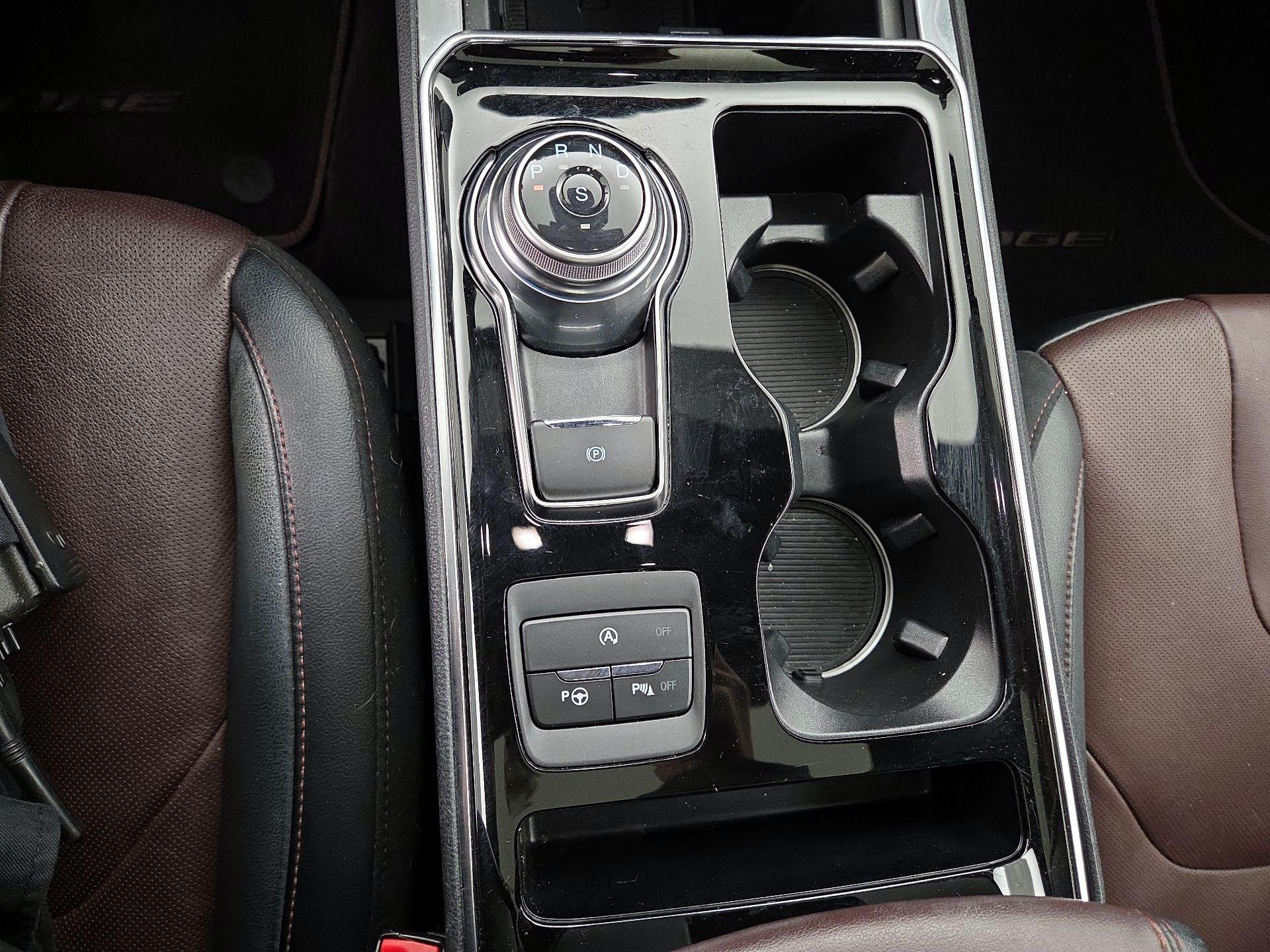 Thumbnail: 2020 Ford Edge - 18