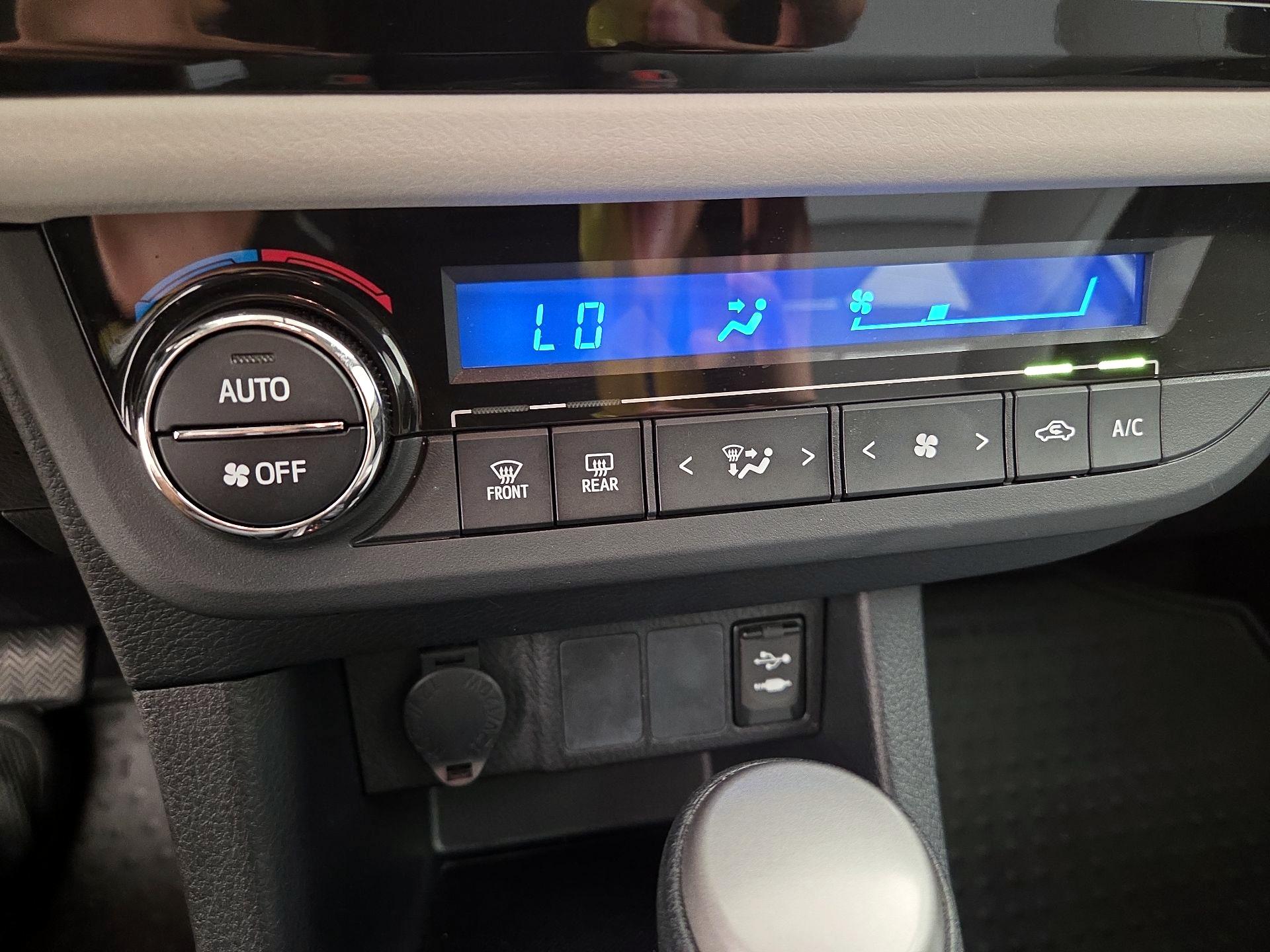 Thumbnail: 2016 Toyota Corolla - 16