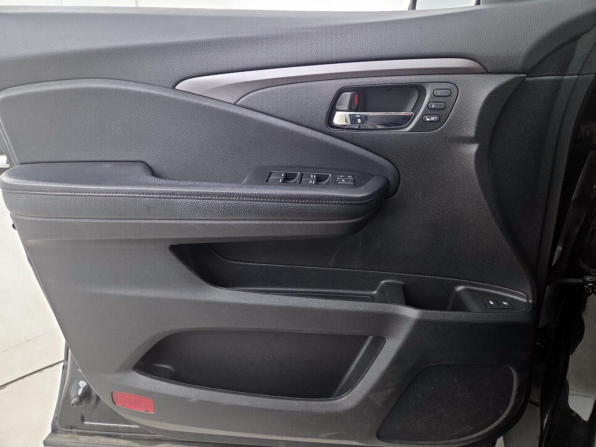 Thumbnail: 2020 Honda Pilot - 12