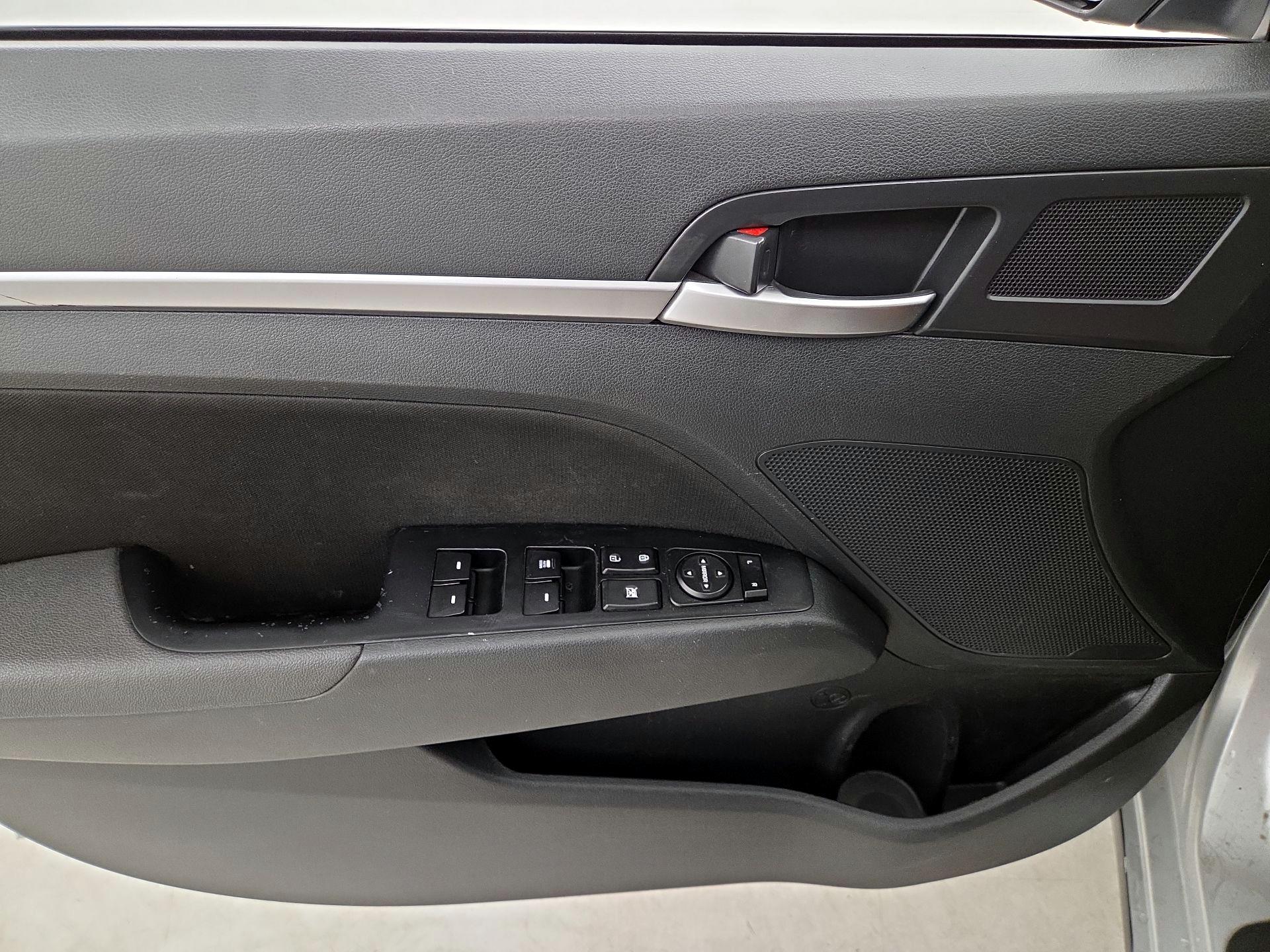 Thumbnail: 2020 Hyundai Elantra - 12