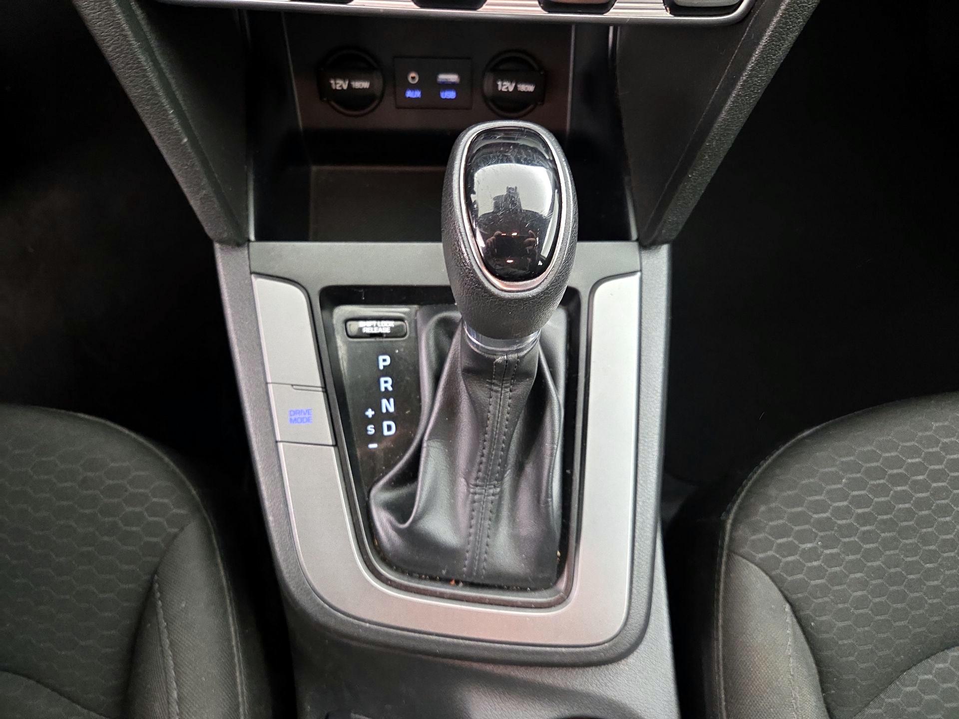 Thumbnail: 2020 Hyundai Elantra - 17
