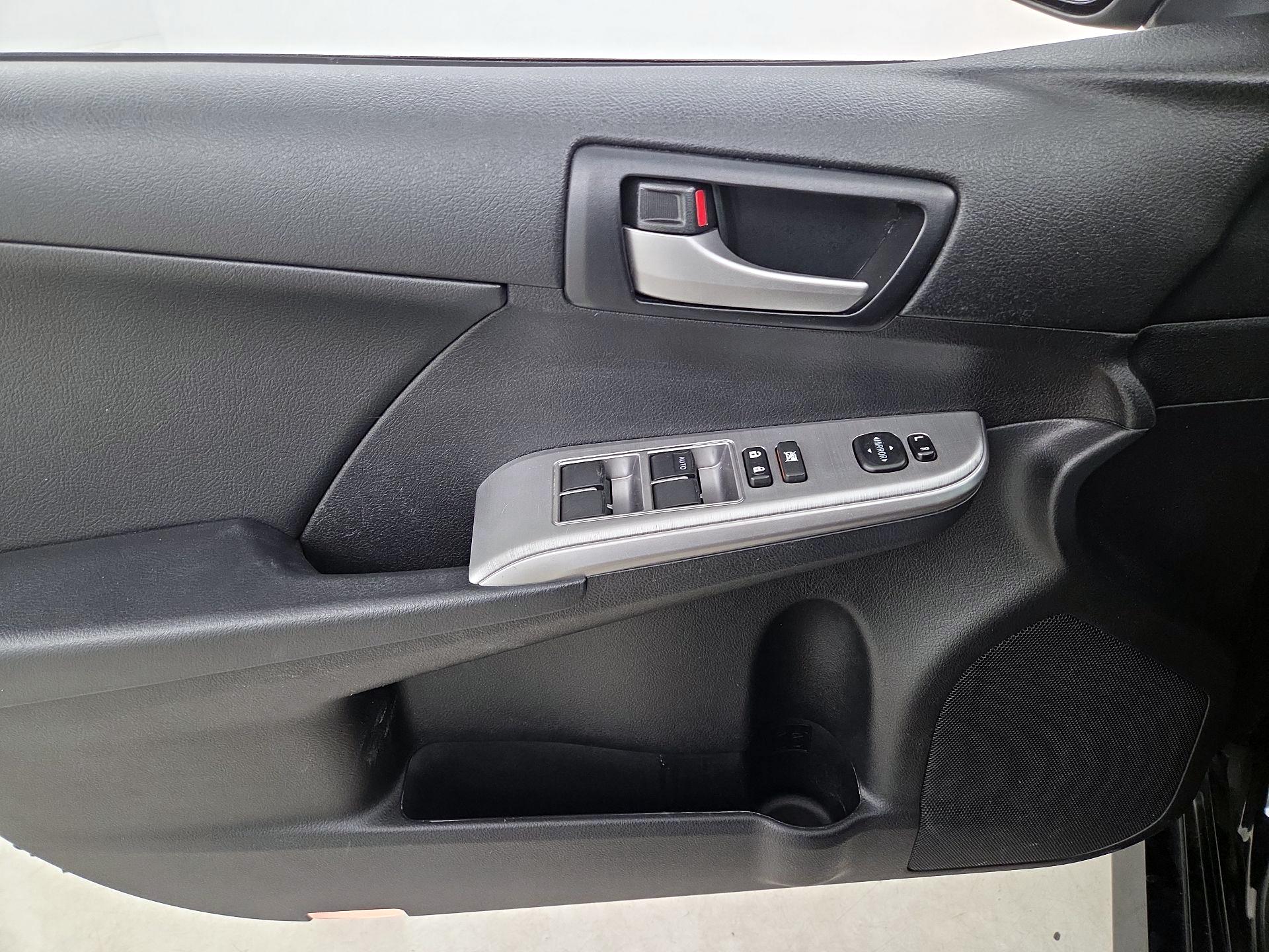 Thumbnail: 2014 Toyota Camry - 12