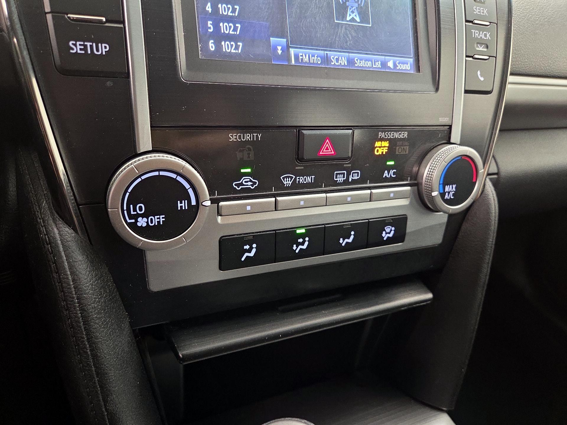 Thumbnail: 2014 Toyota Camry - 16