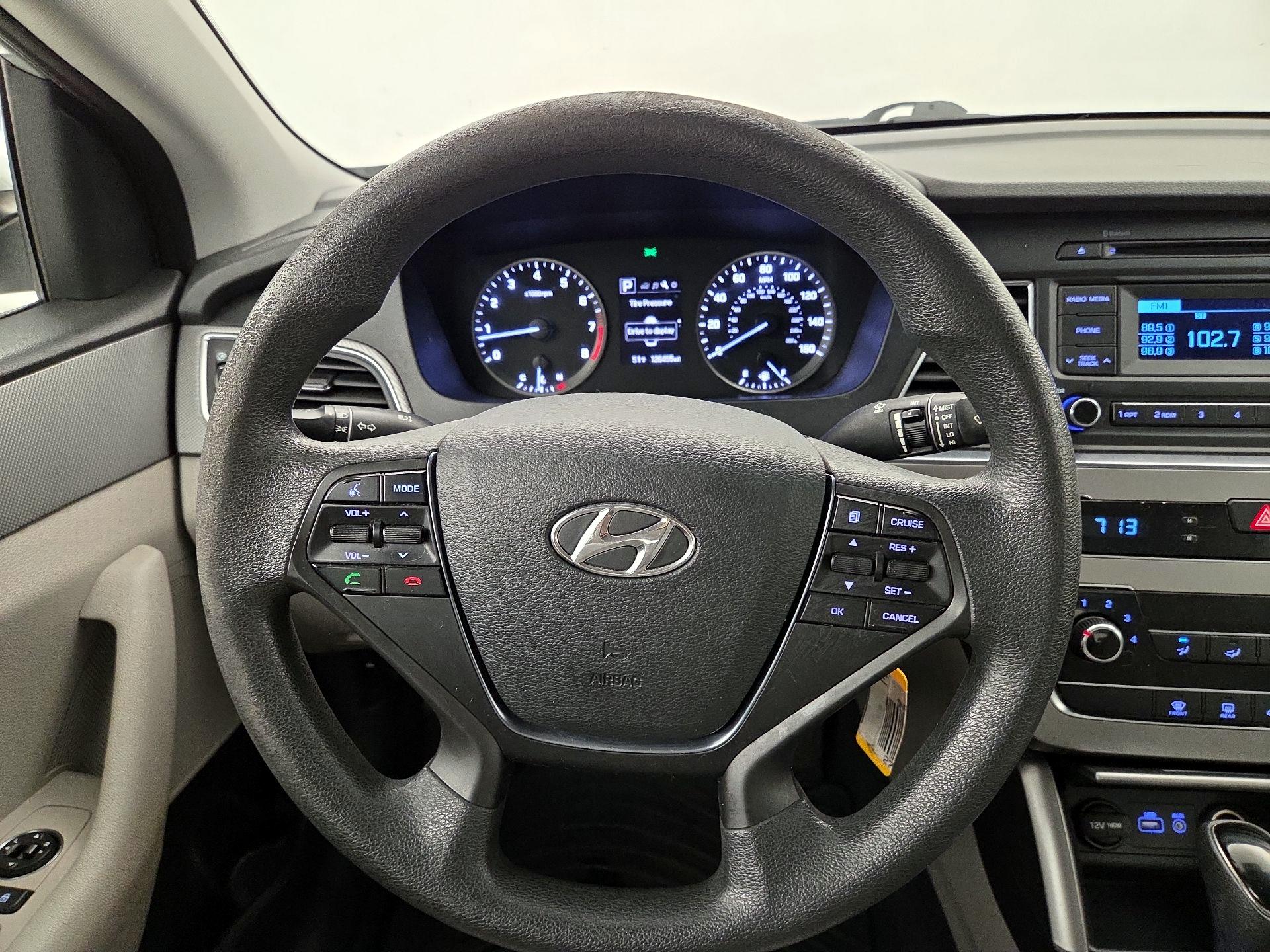 Thumbnail: 2015 Hyundai Sonata - 10