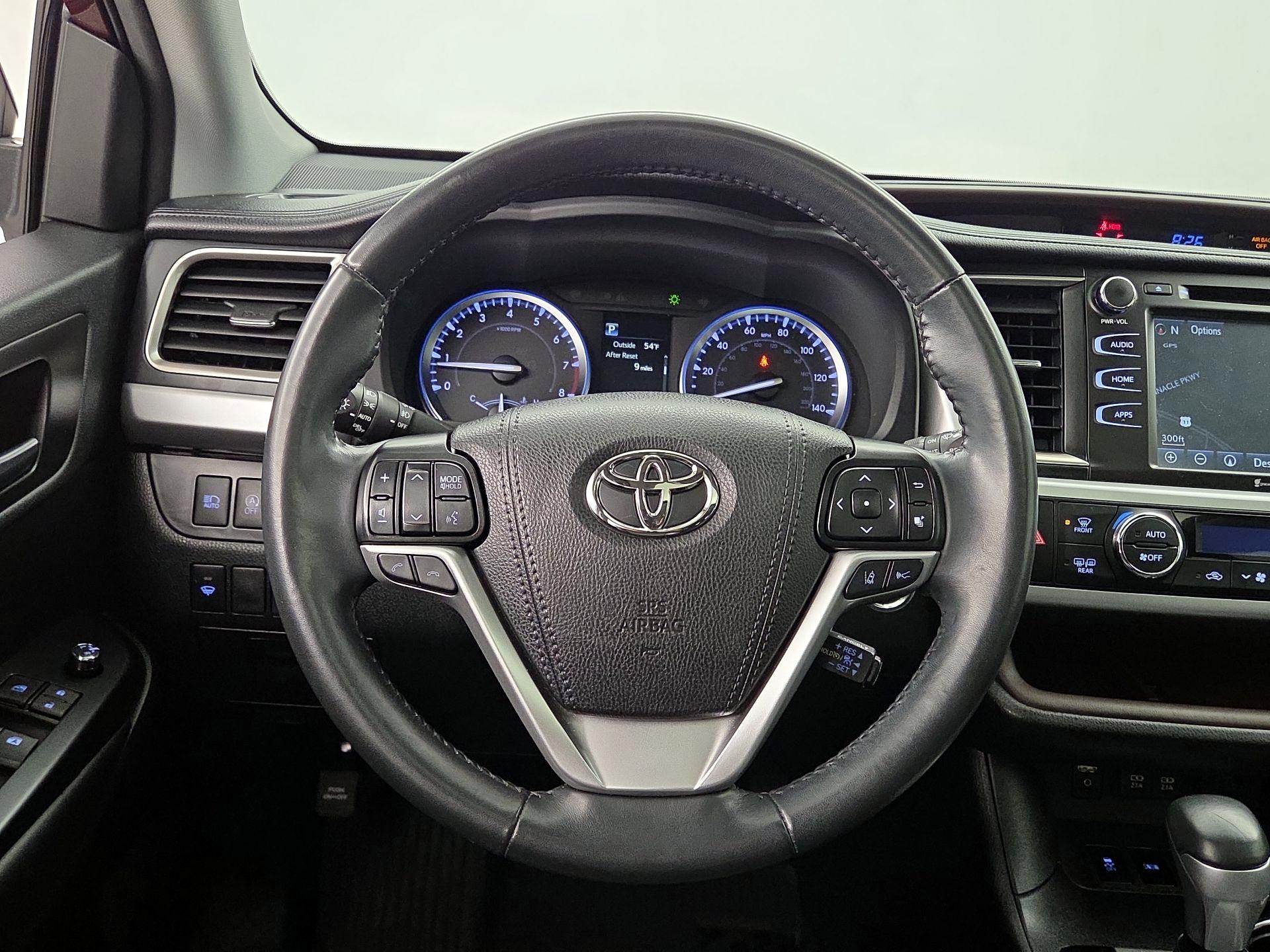 Thumbnail: 2019 Toyota Highlander - 10