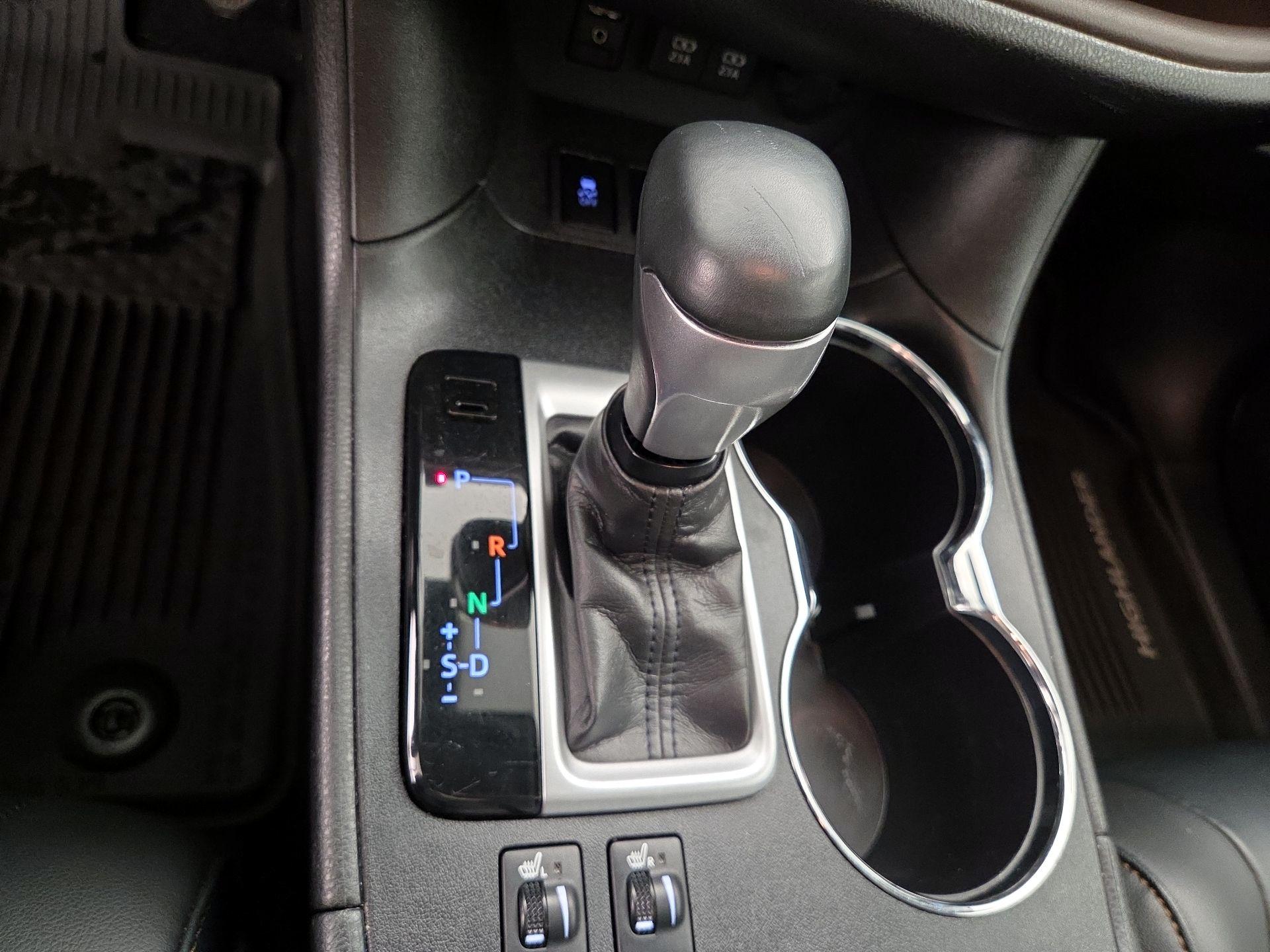 Thumbnail: 2019 Toyota Highlander - 18