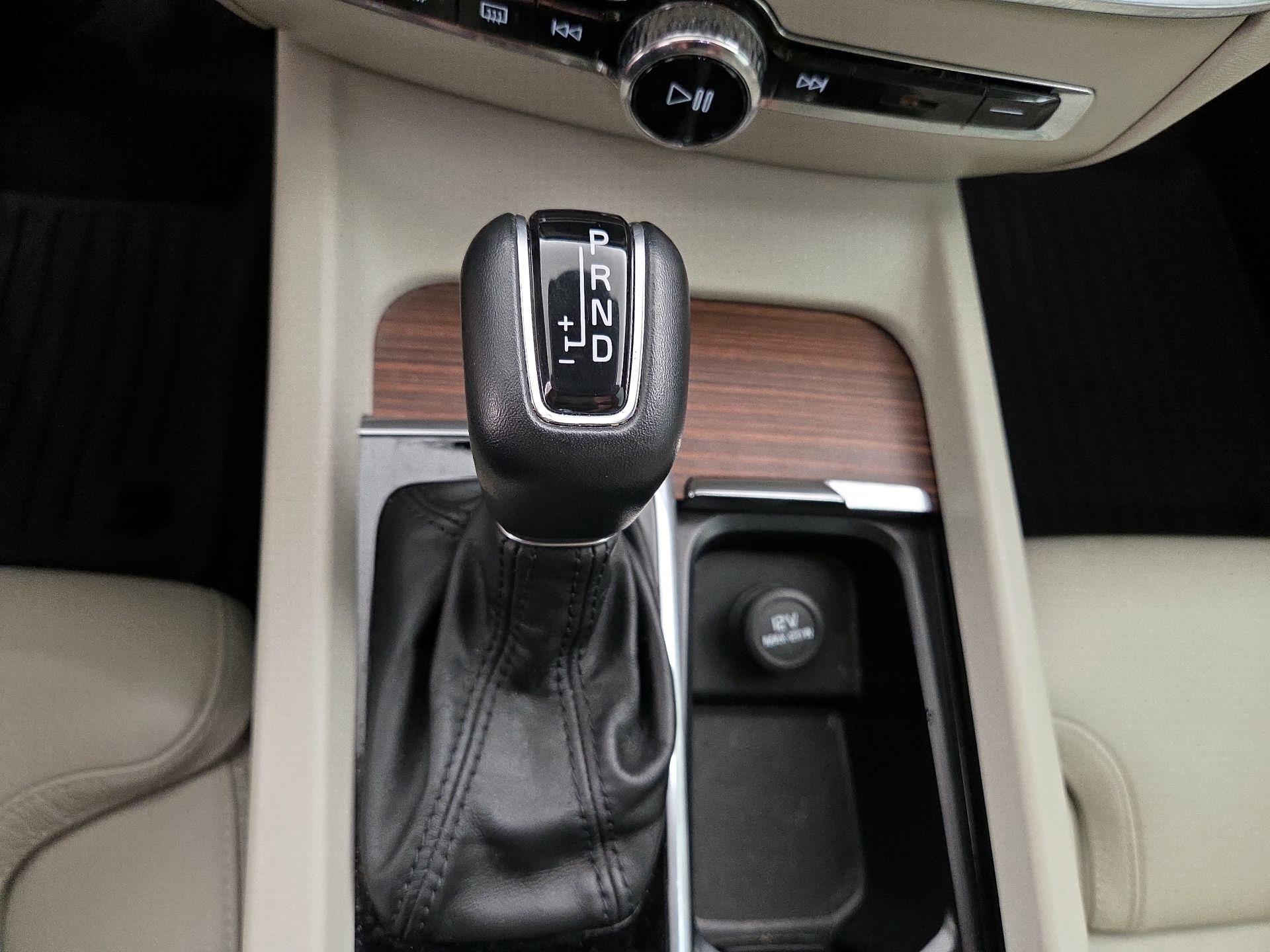 Thumbnail: 2020 Volvo S60 - 18