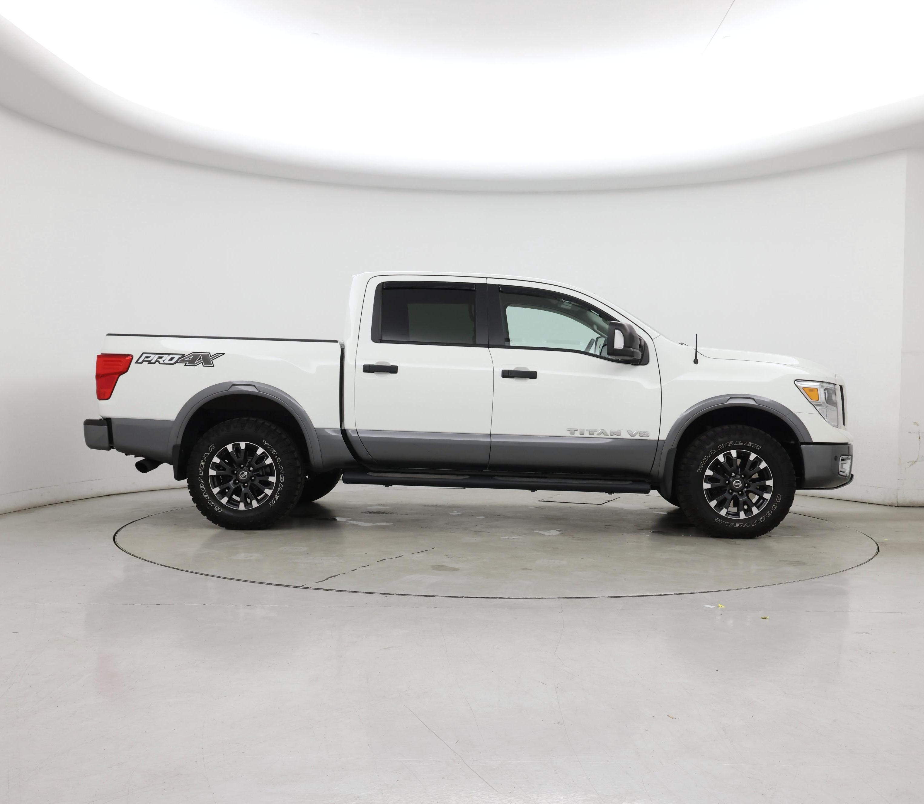 Thumbnail: 2019 Nissan Titan - 7