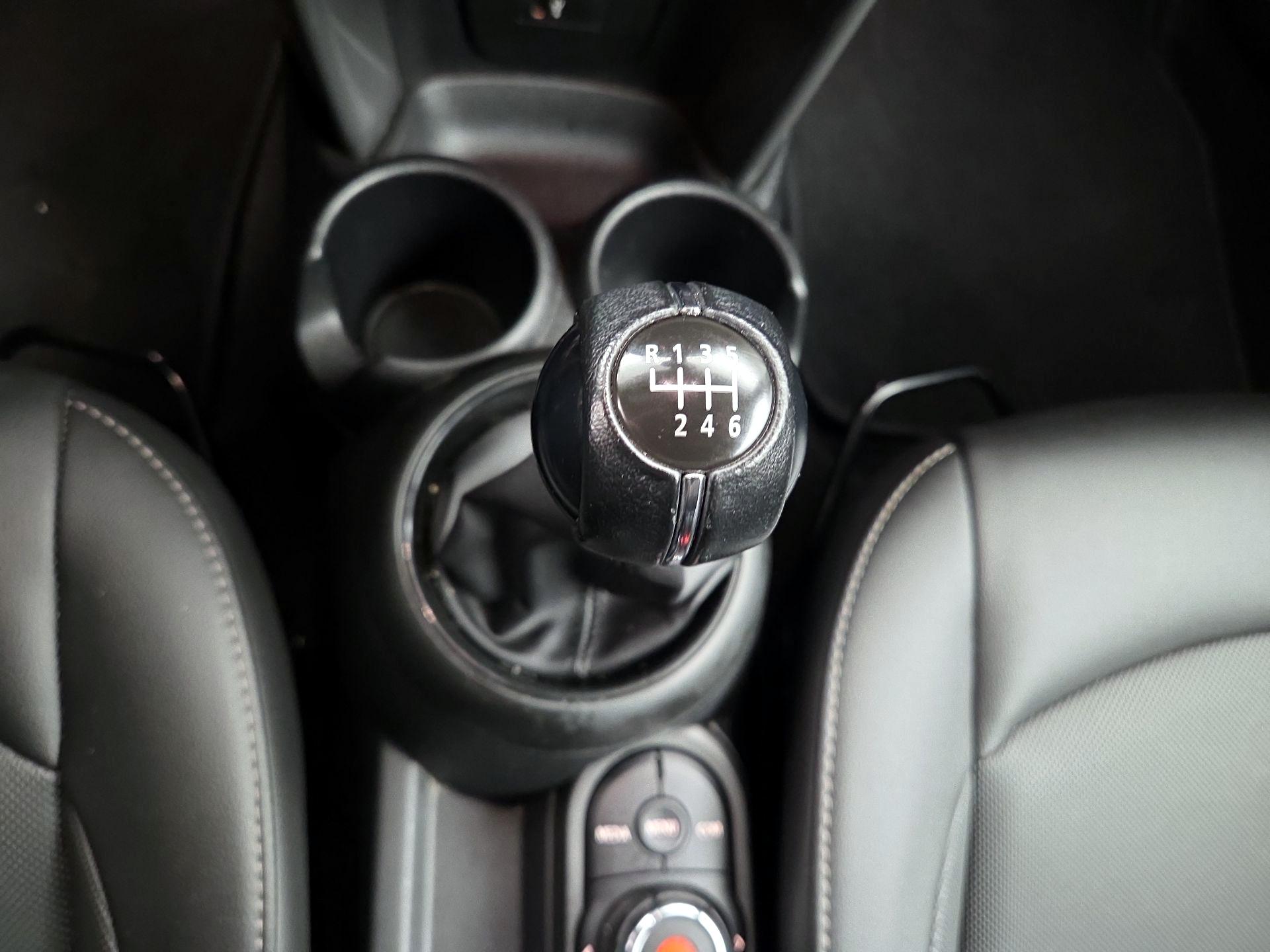 Thumbnail: 2022 MINI Cooper Hardtop - 17