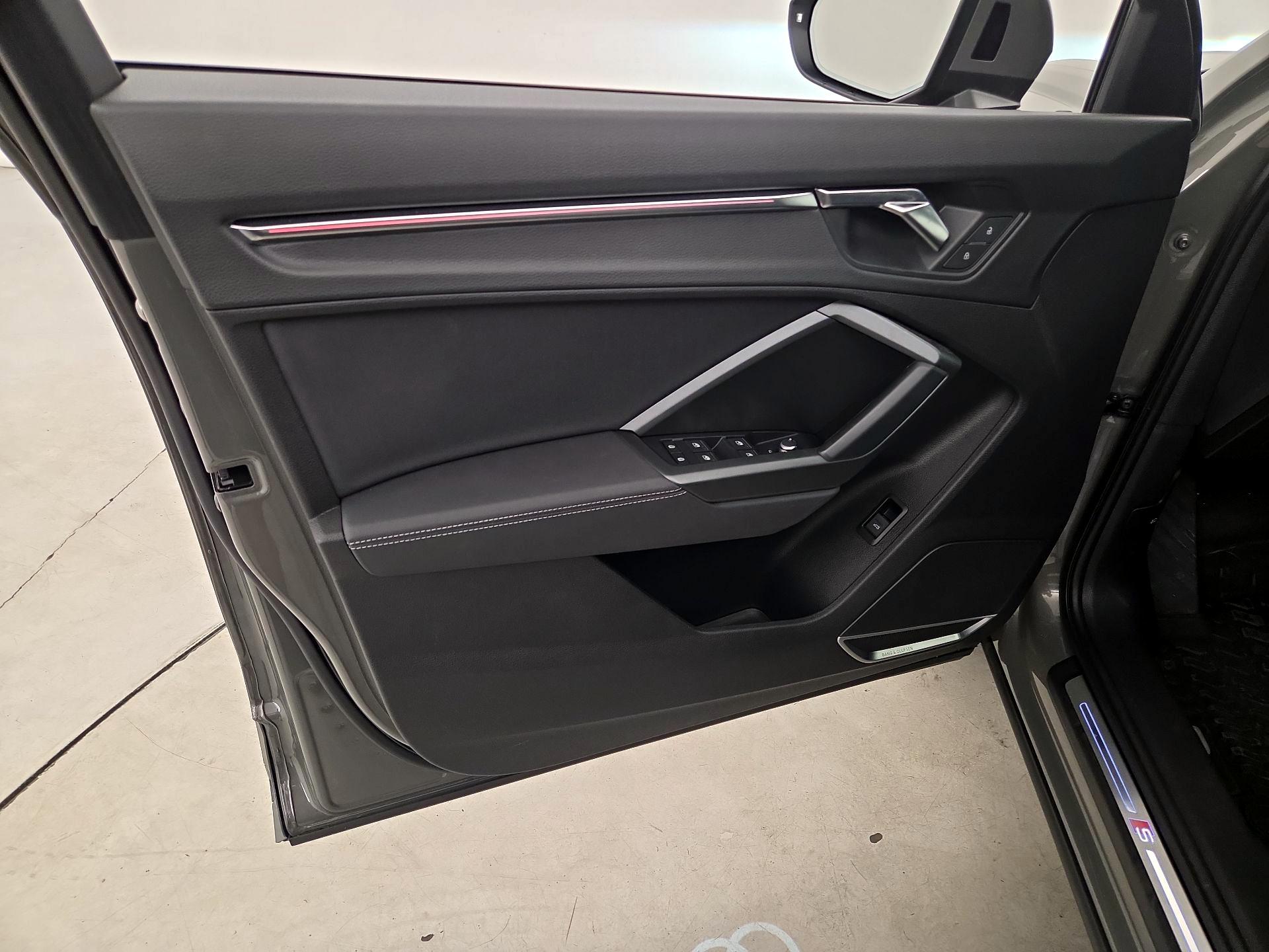 Thumbnail: 2021 Audi Q3 - 12