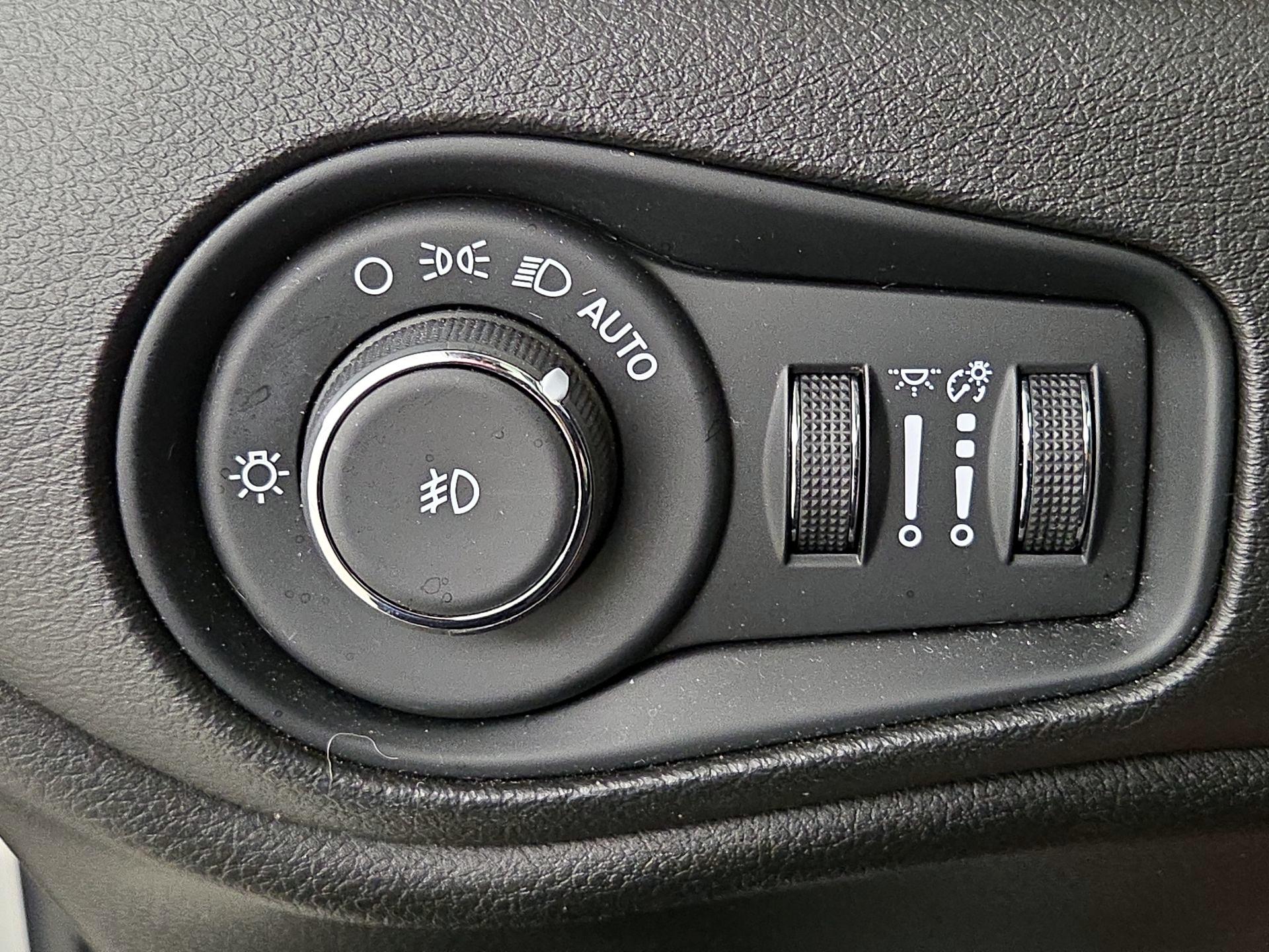 Thumbnail: 2022 Jeep Renegade - 13