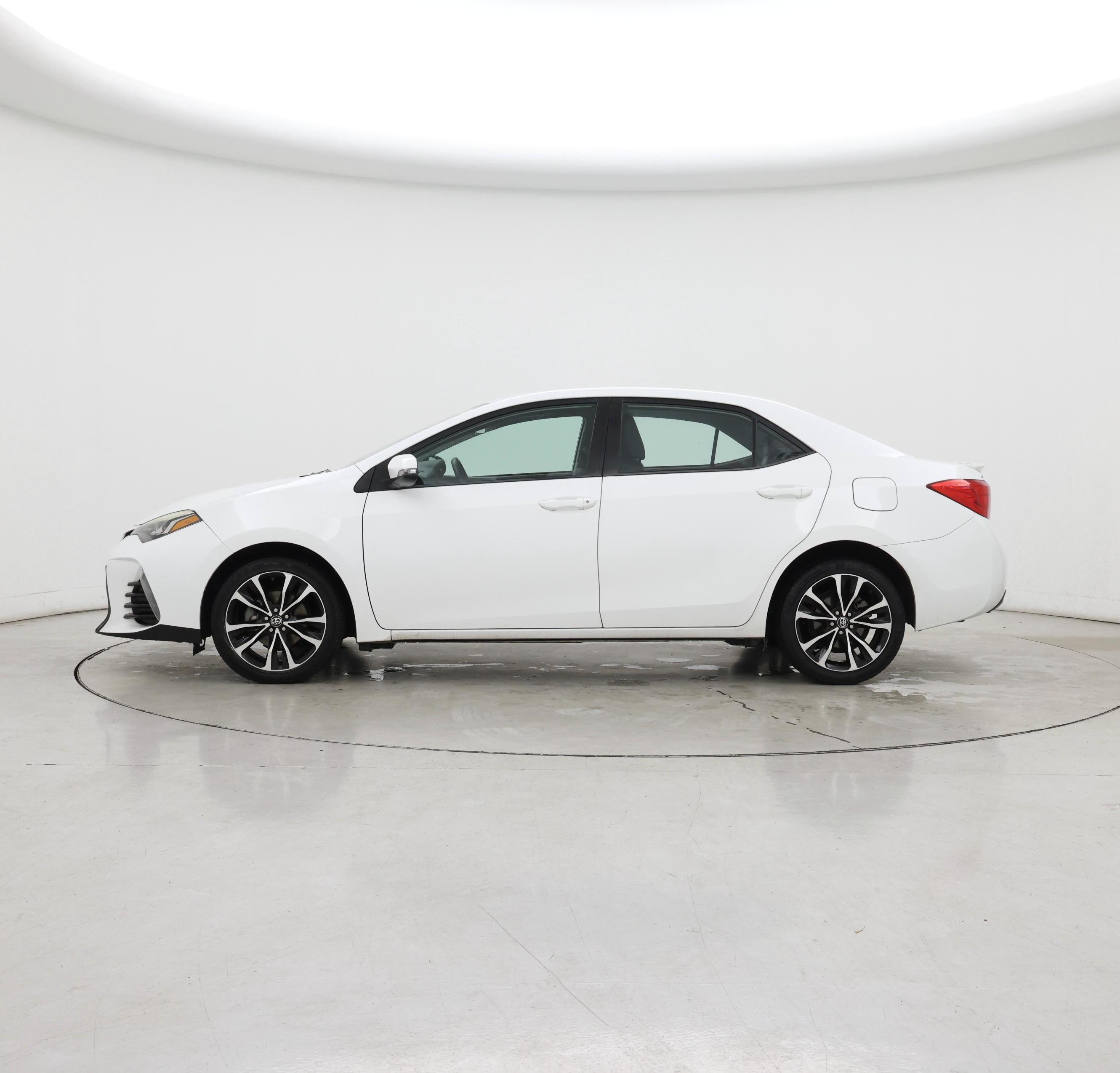 Thumbnail: 2018 Toyota Corolla - 3