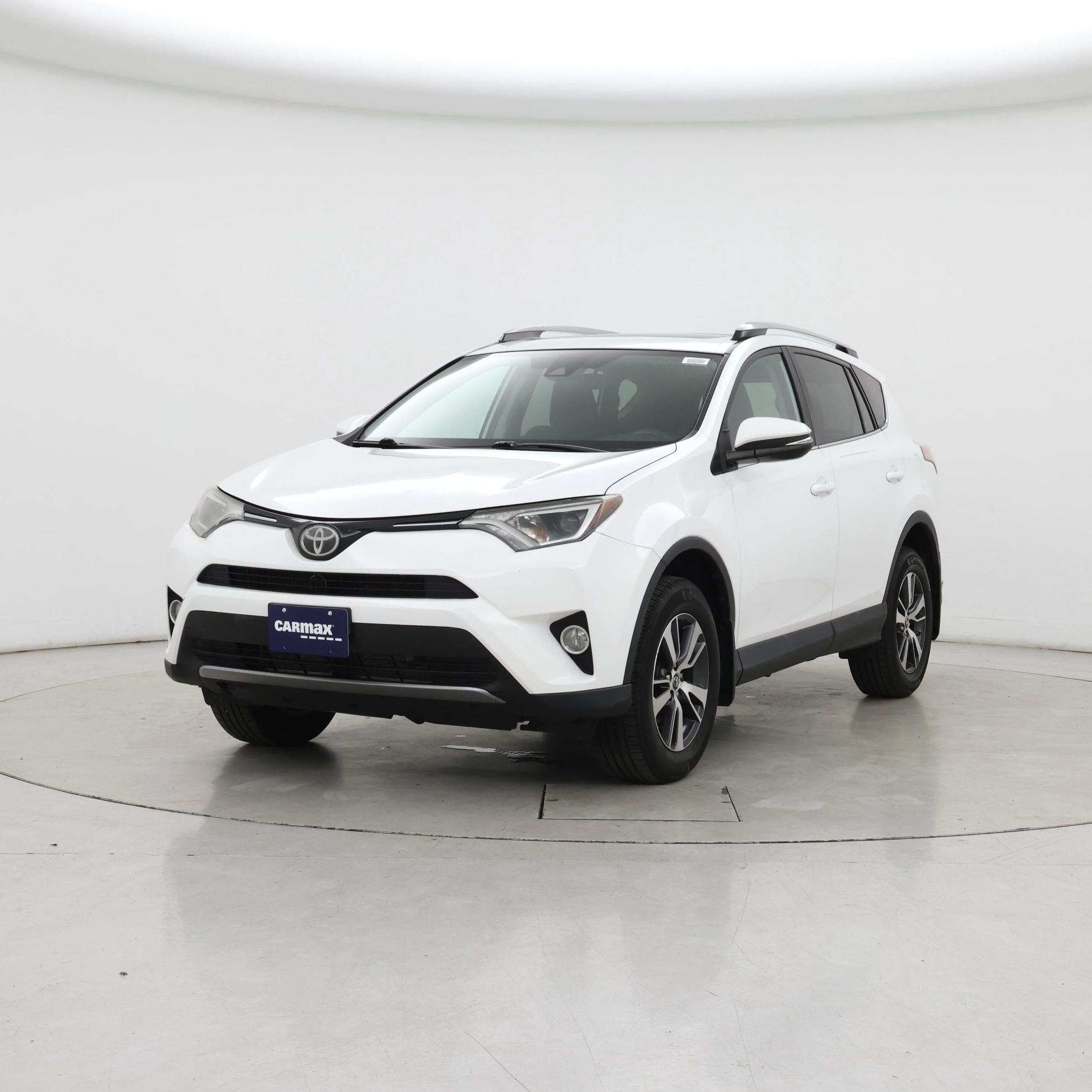 Thumbnail: 2017 Toyota RAV4 - 4