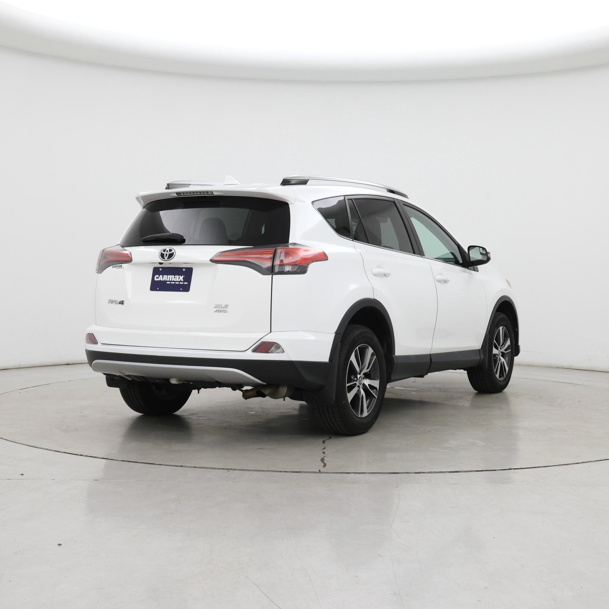 Thumbnail: 2017 Toyota RAV4 - 8