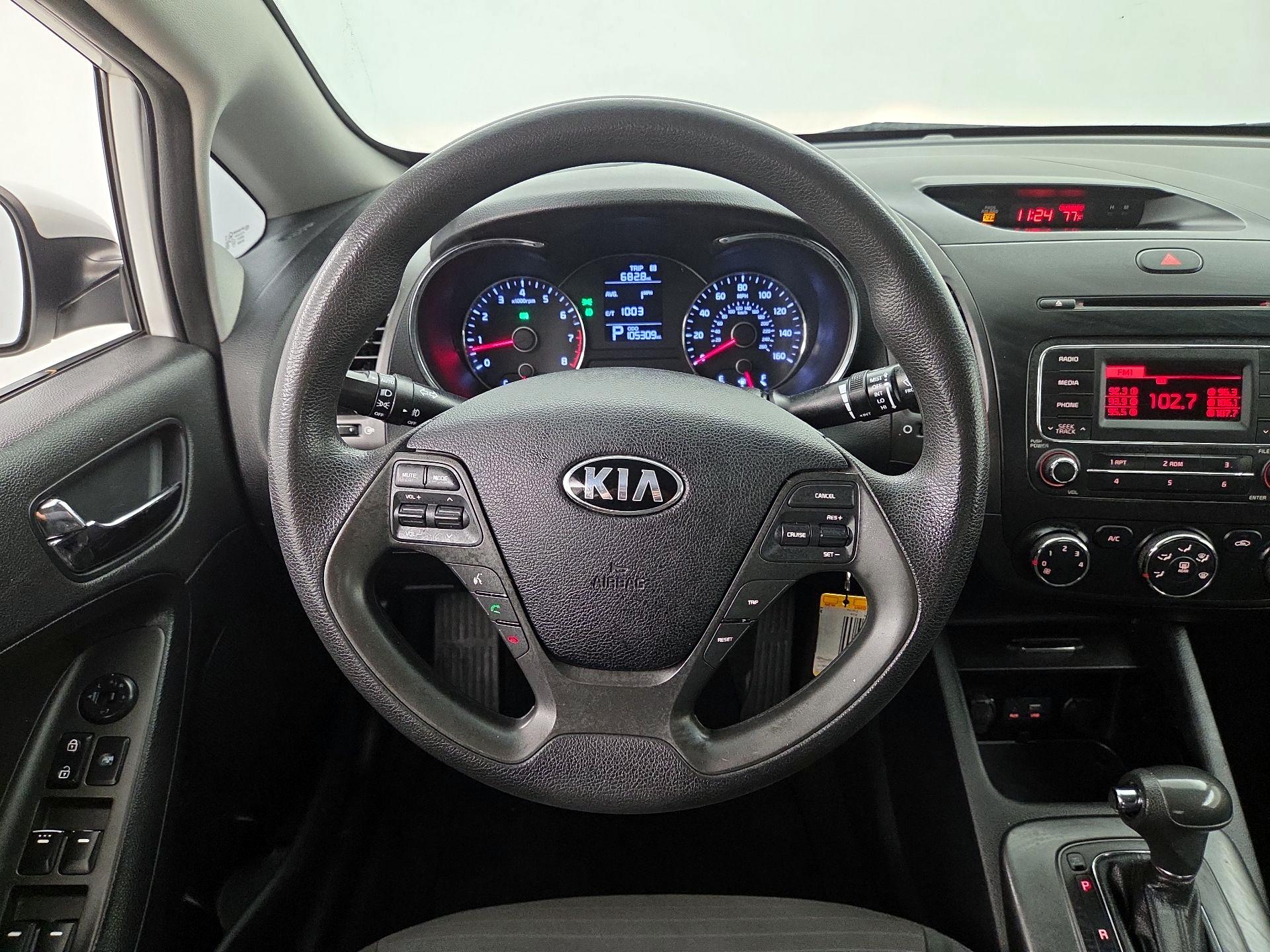 Thumbnail: 2016 Kia Forte - 10