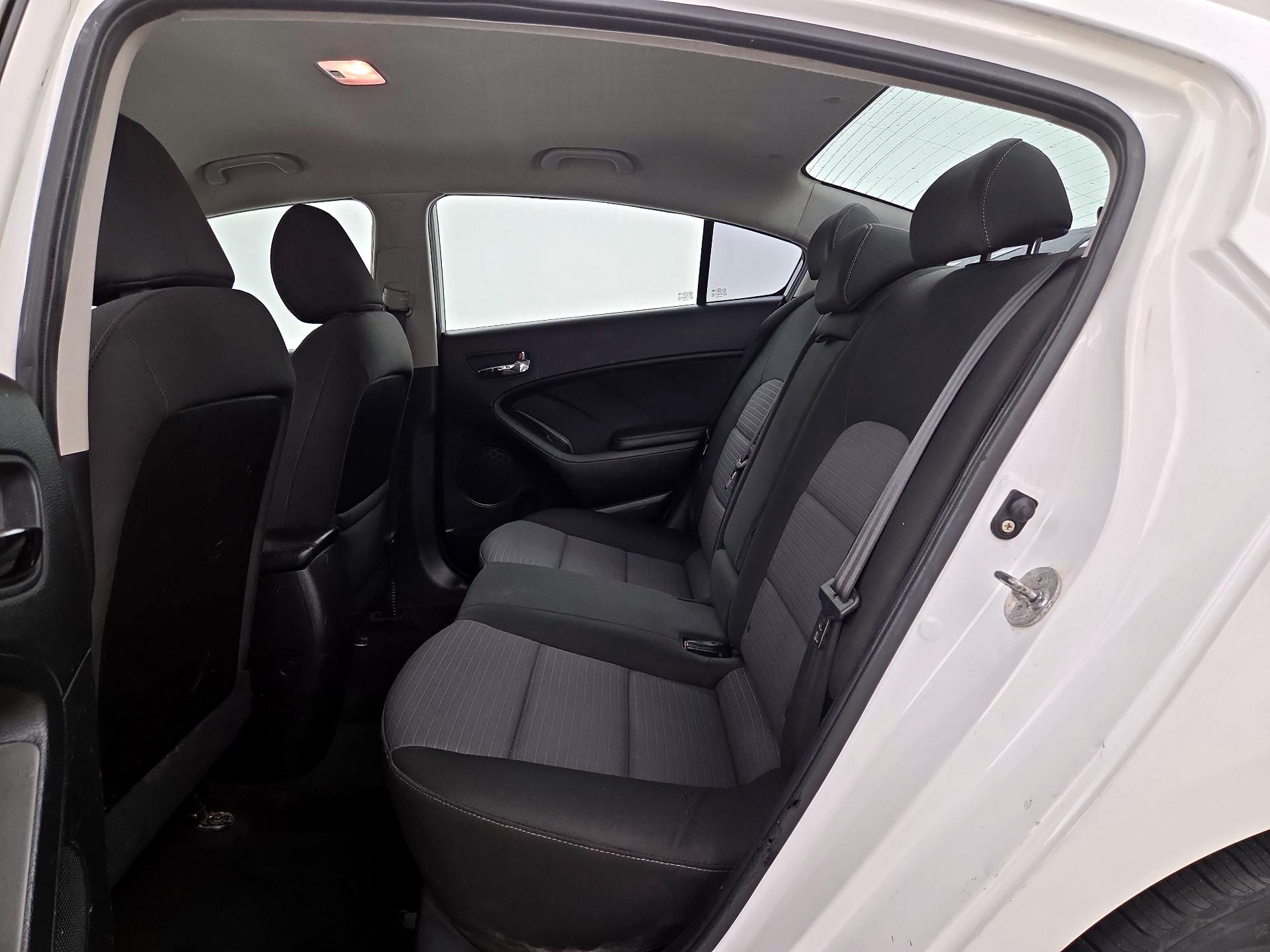 Thumbnail: 2016 Kia Forte - 18