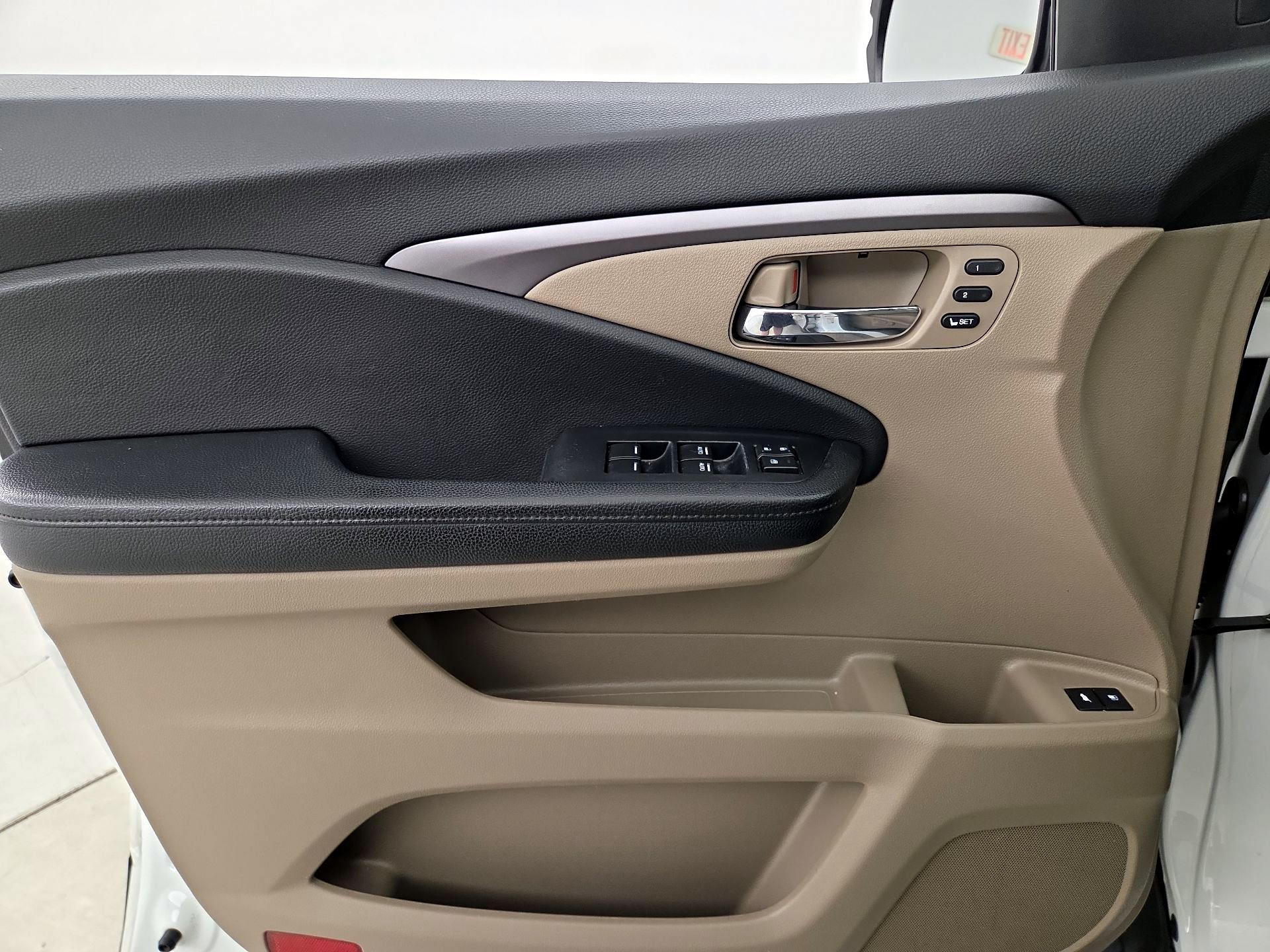 Thumbnail: 2020 Honda Pilot - 12