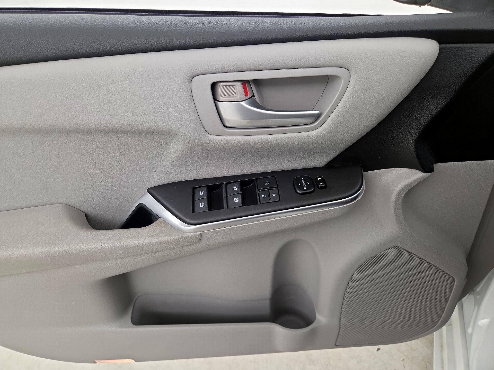 Thumbnail: 2015 Toyota Camry - 12