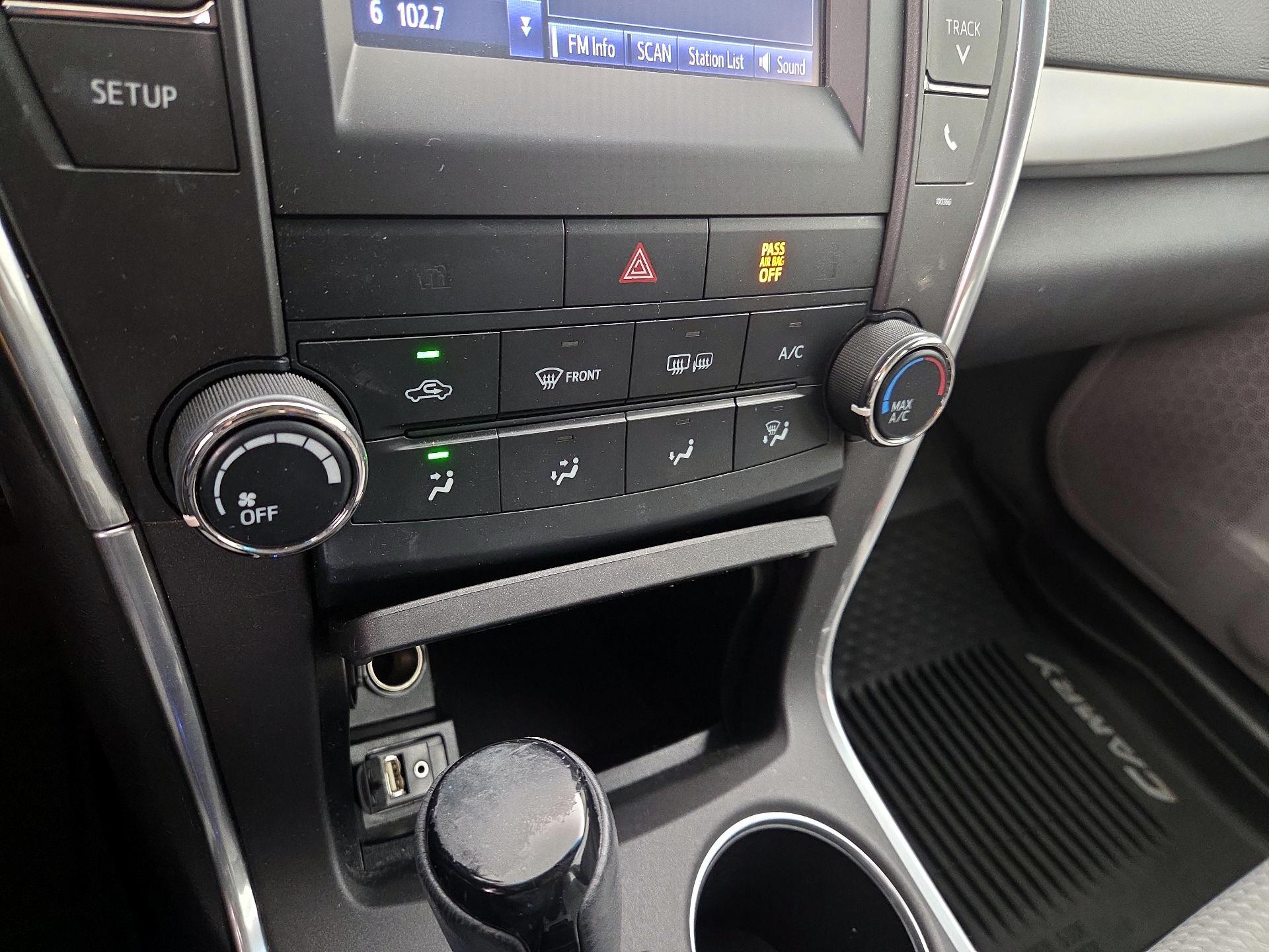 Thumbnail: 2015 Toyota Camry - 16