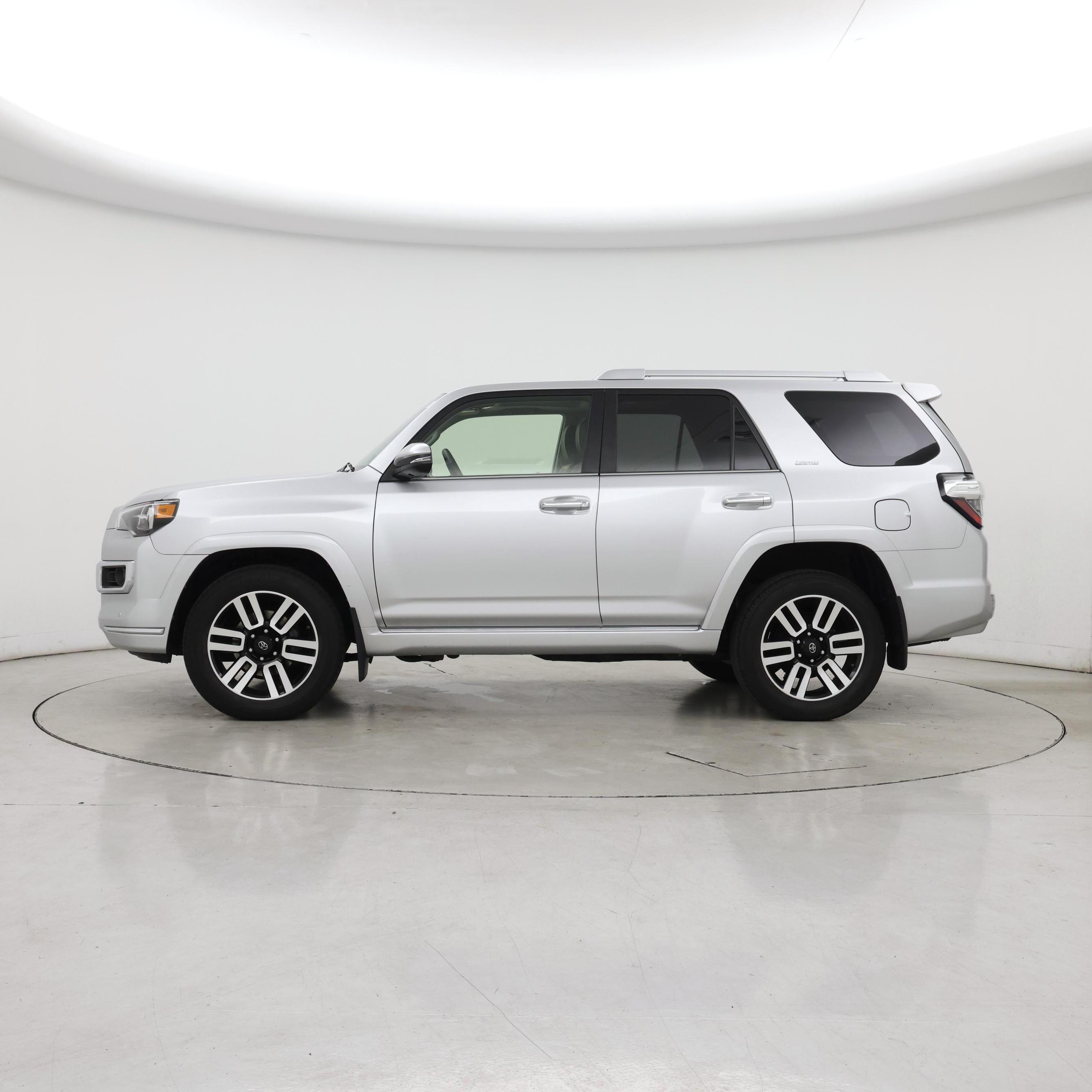 Thumbnail: 2018 Toyota 4Runner - 3