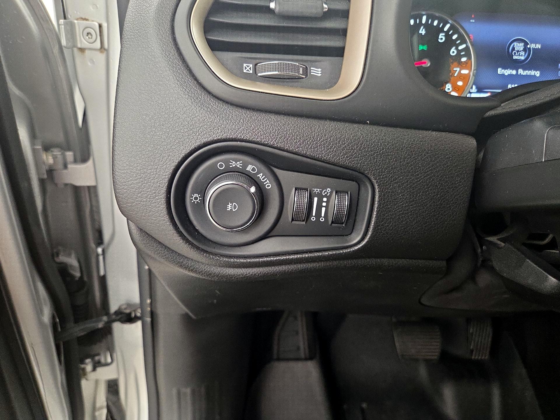 Thumbnail: 2016 Jeep Renegade - 13