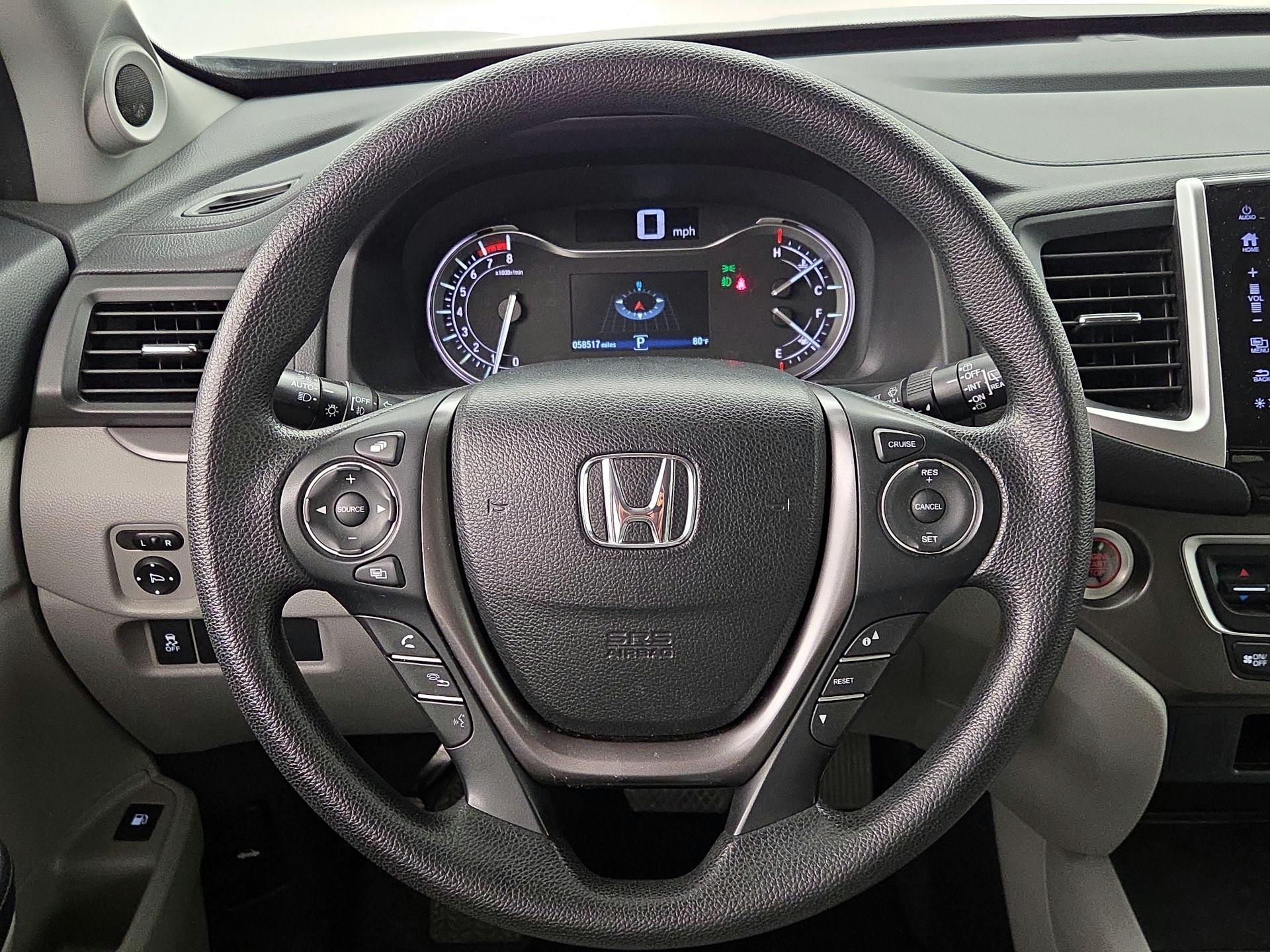 Thumbnail: 2017 Honda Pilot - 10