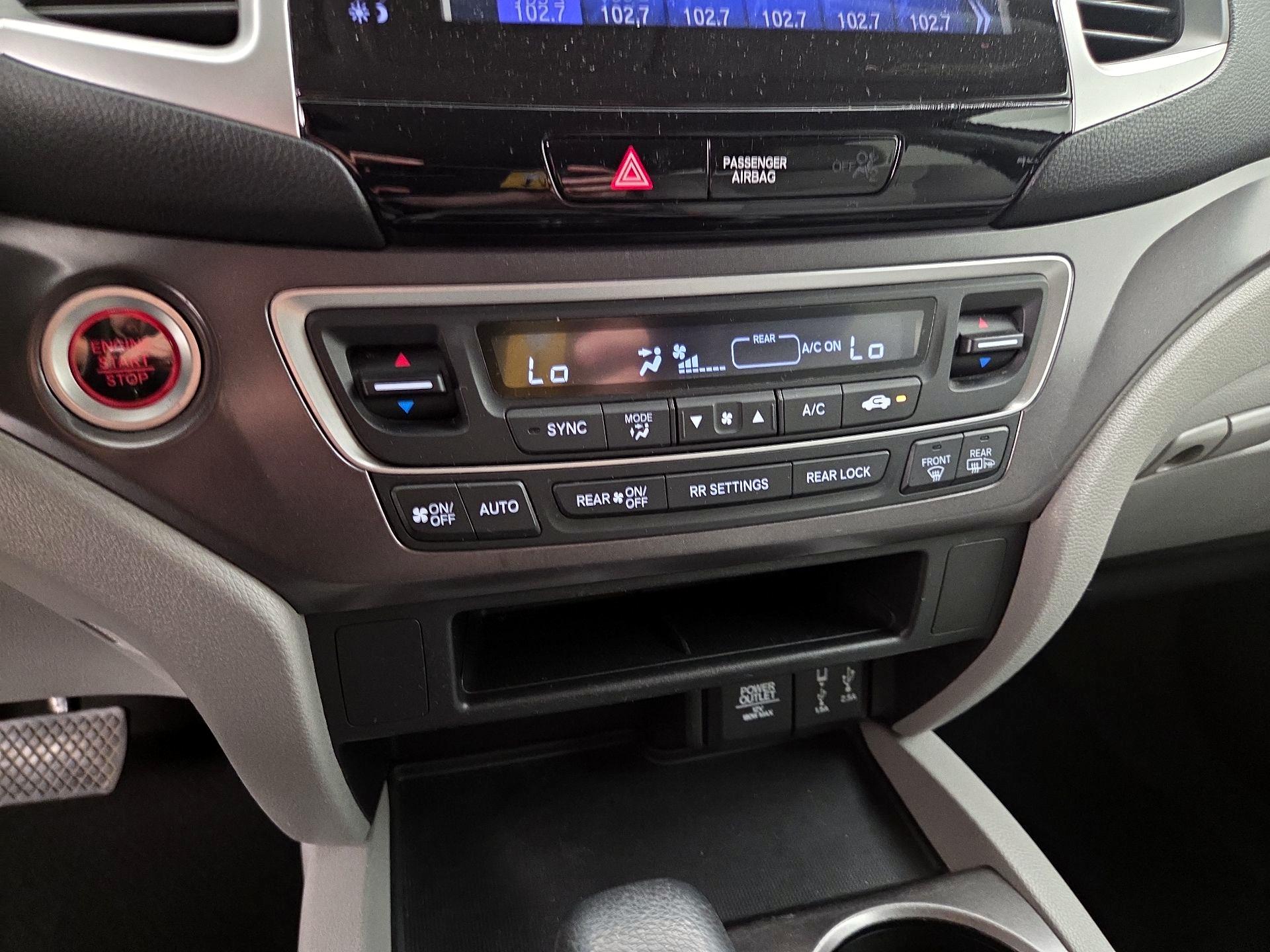 Thumbnail: 2017 Honda Pilot - 16