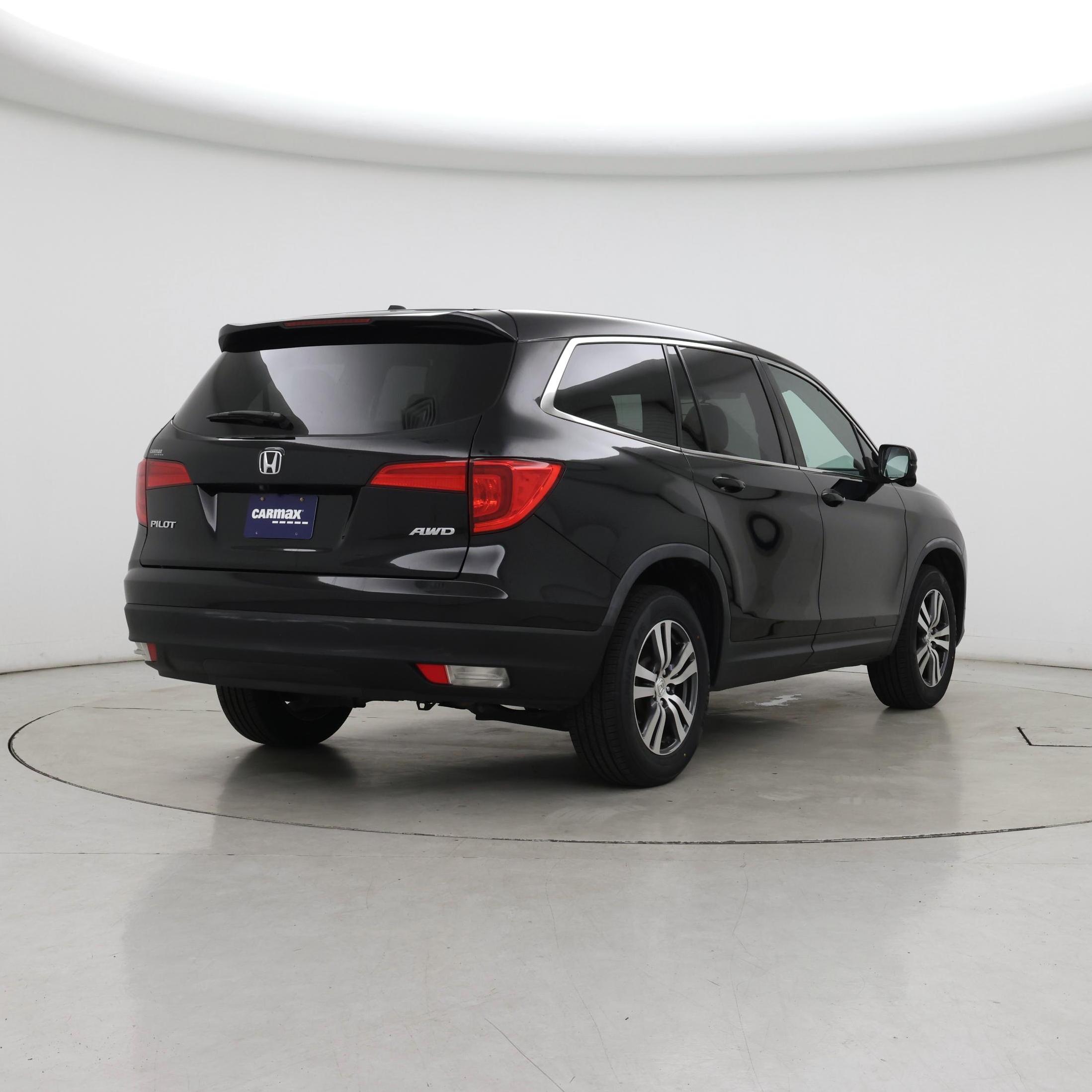 Thumbnail: 2017 Honda Pilot - 8