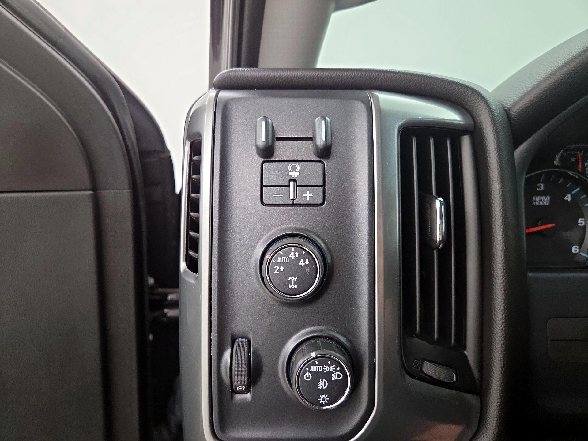 Thumbnail: 2016 Chevrolet Silverado 1500 - 13