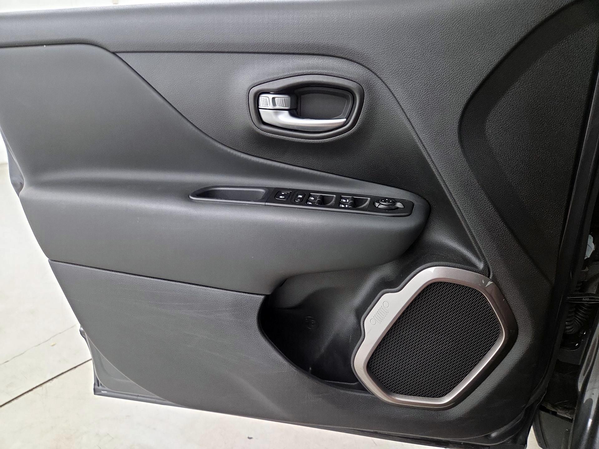 Thumbnail: 2022 Jeep Renegade - 12