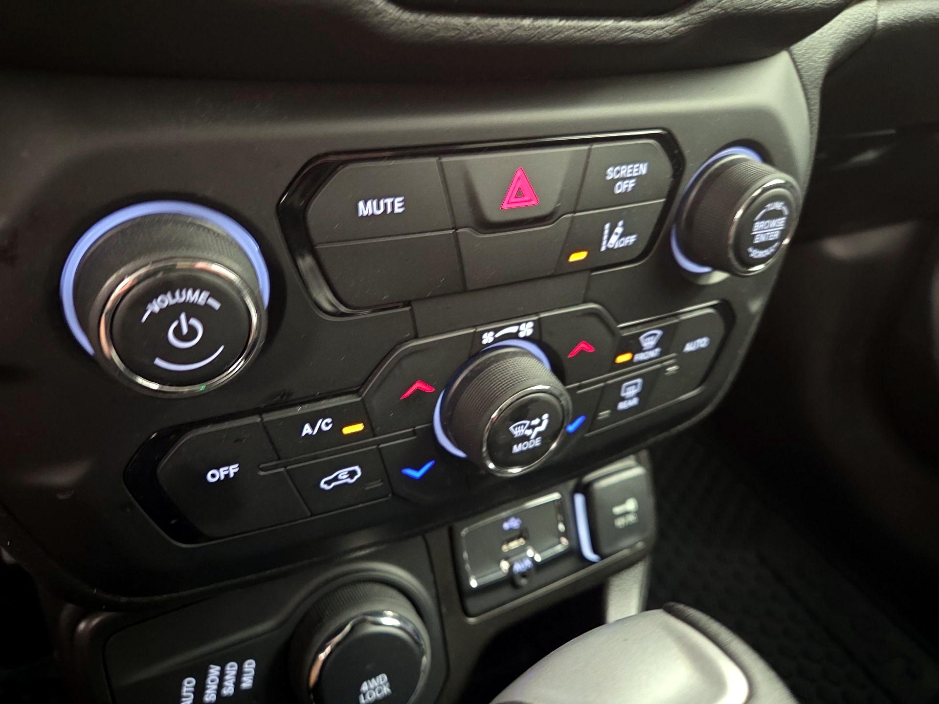 Thumbnail: 2022 Jeep Renegade - 17