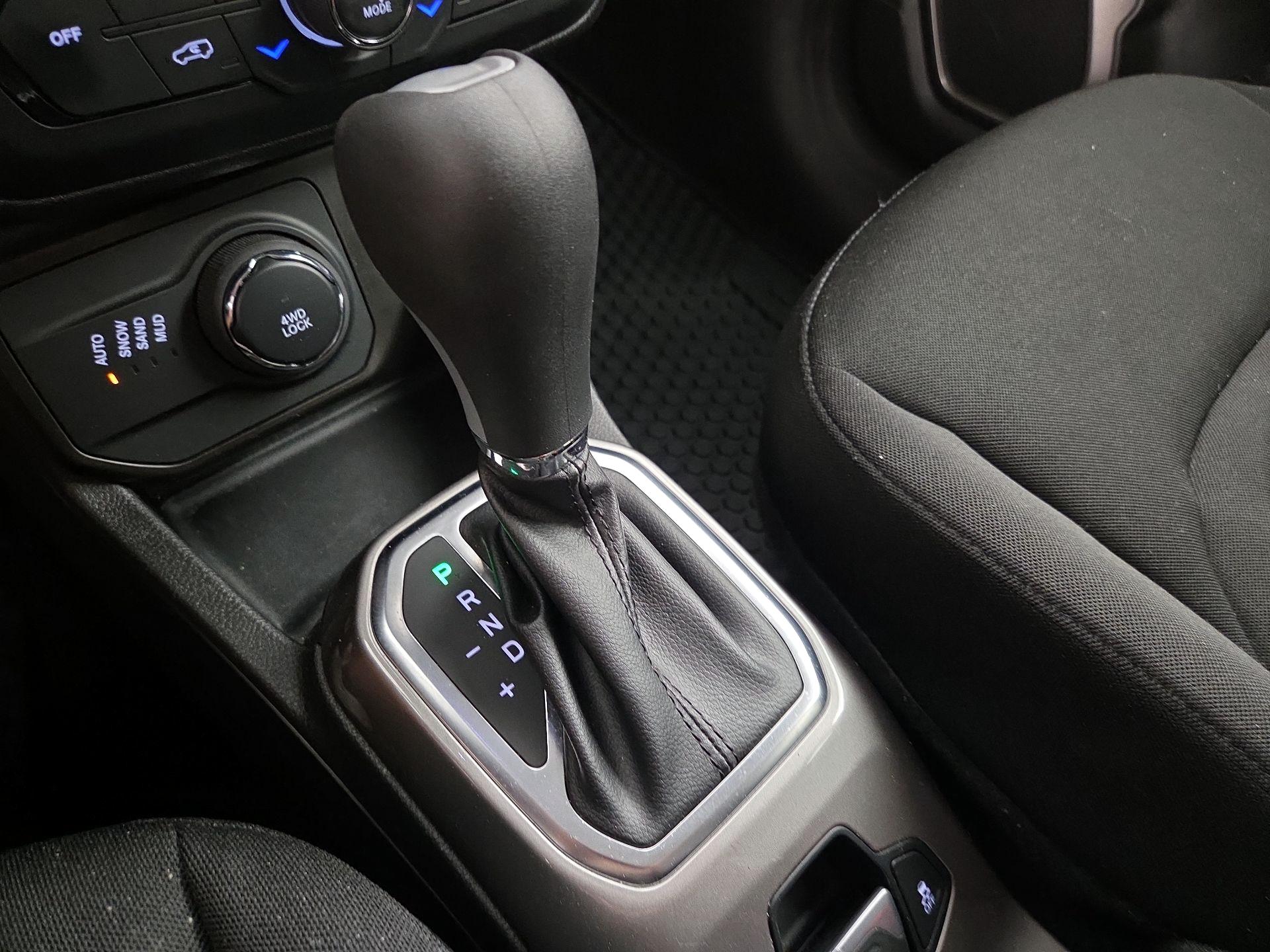 Thumbnail: 2022 Jeep Renegade - 18