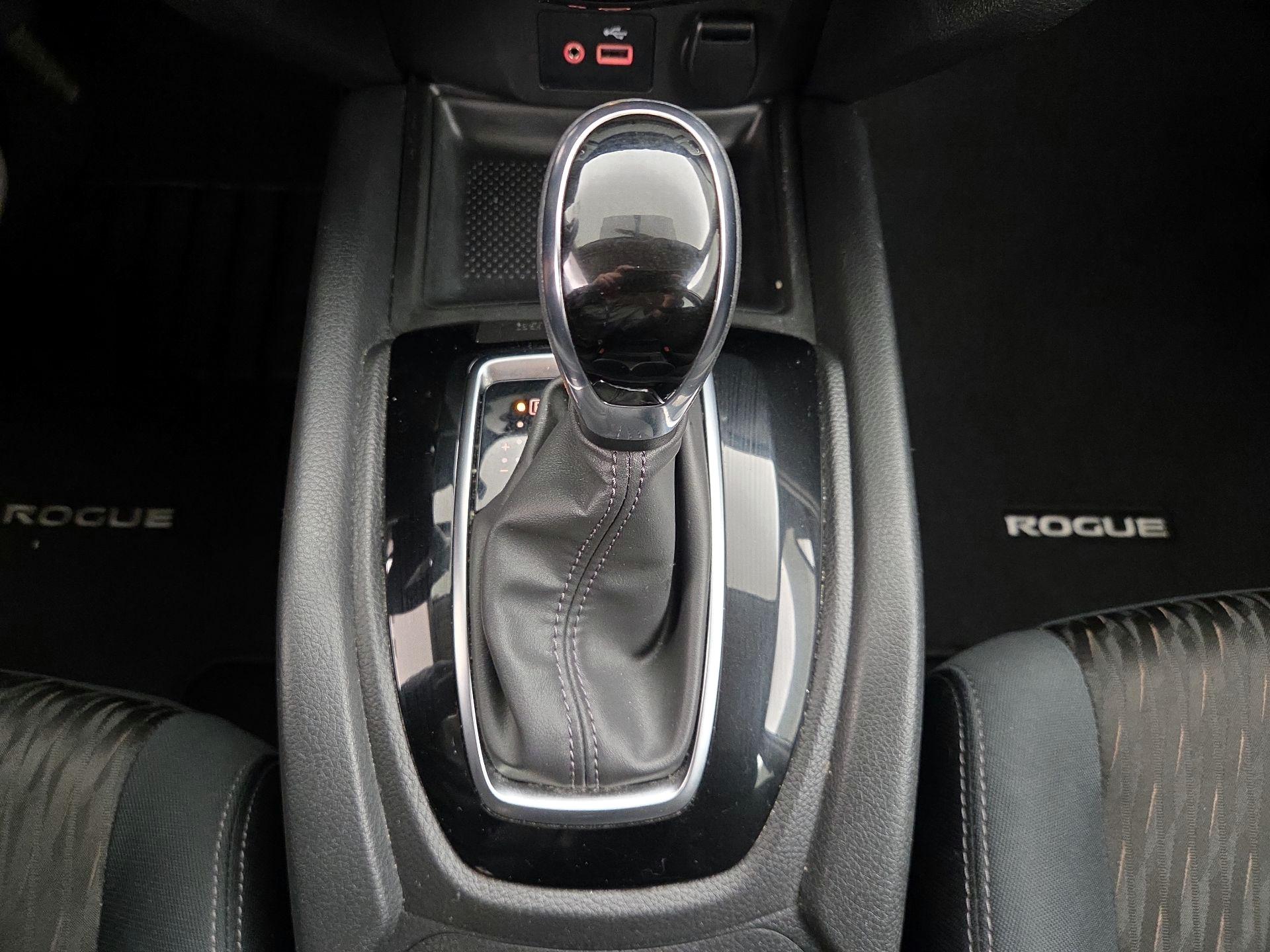 Thumbnail: 2018 Nissan Rogue - 17