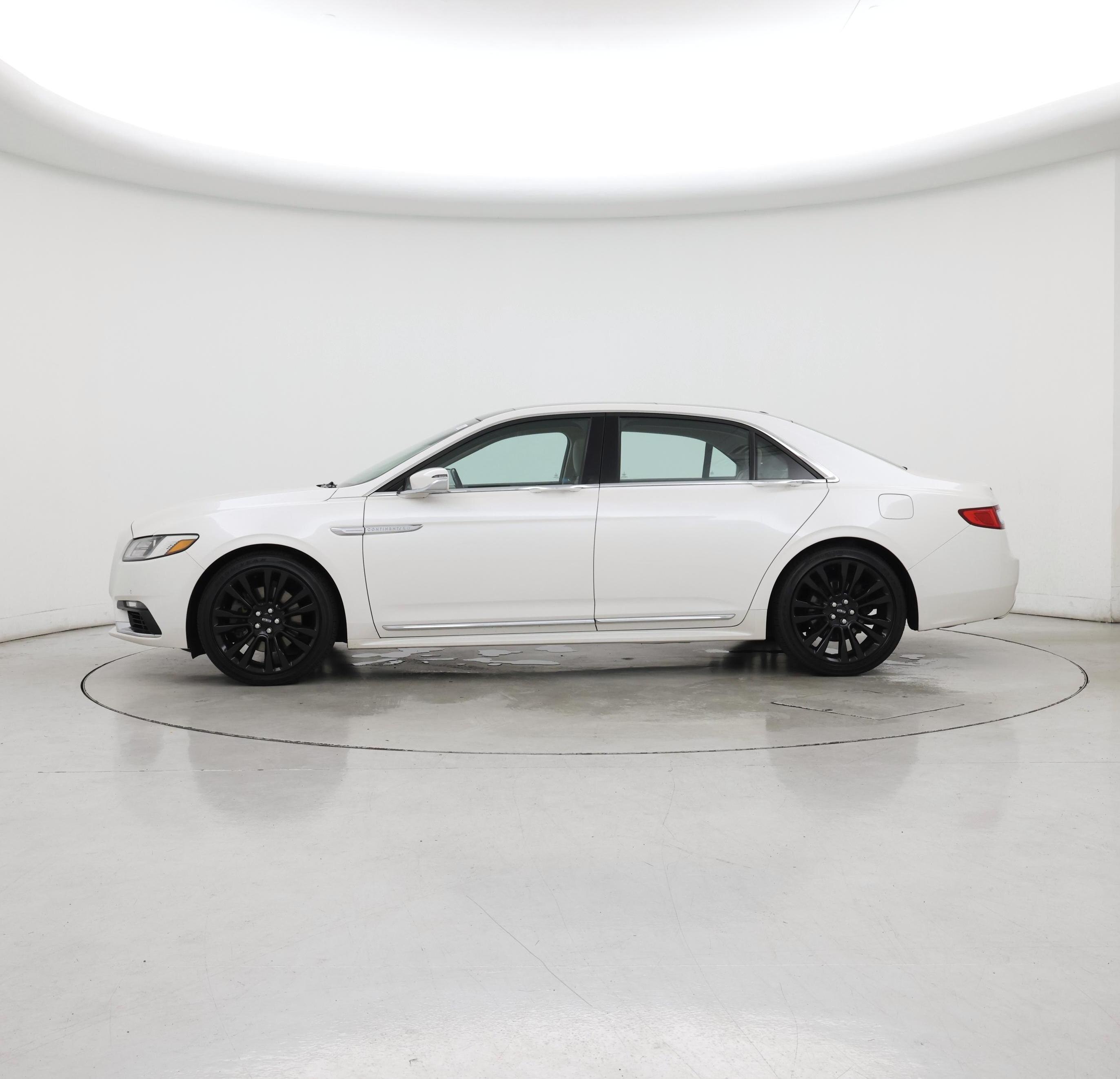 Thumbnail: 2017 Lincoln Continental - 3