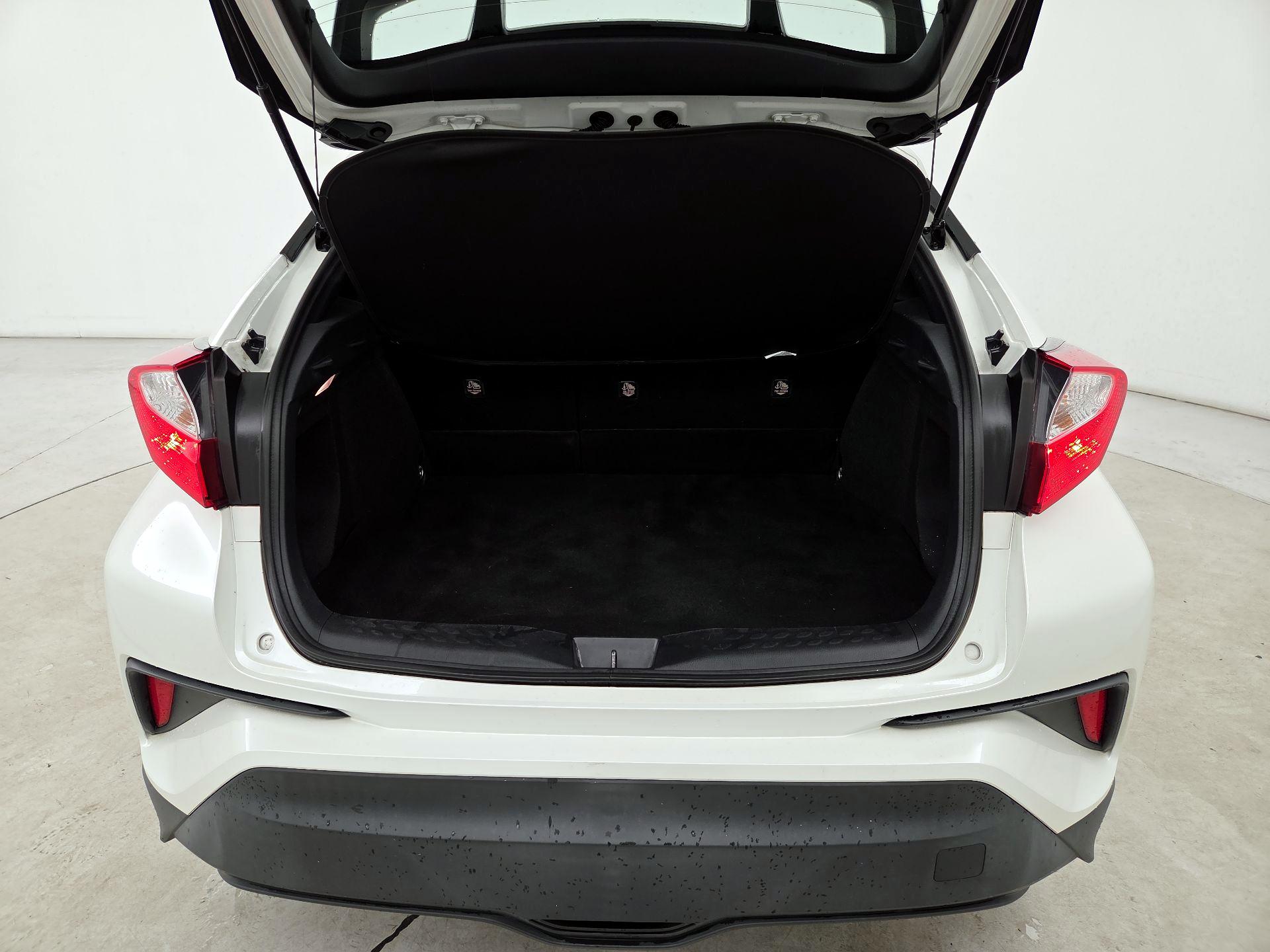 Thumbnail: 2018 Toyota C-HR - 20