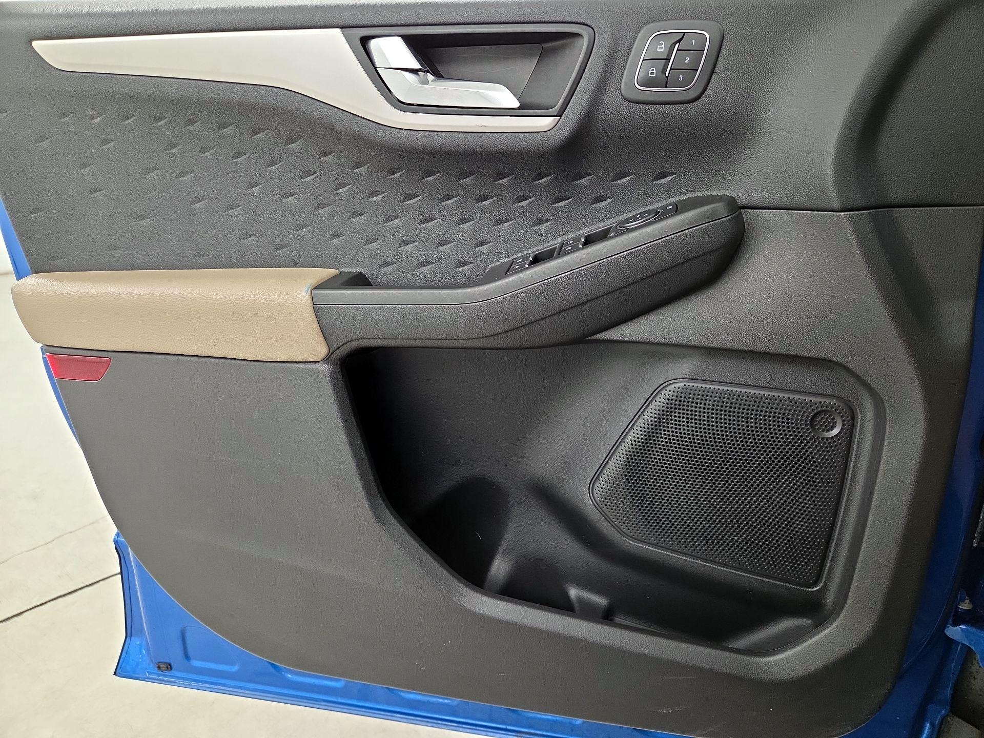 Thumbnail: 2020 Ford Escape - 12