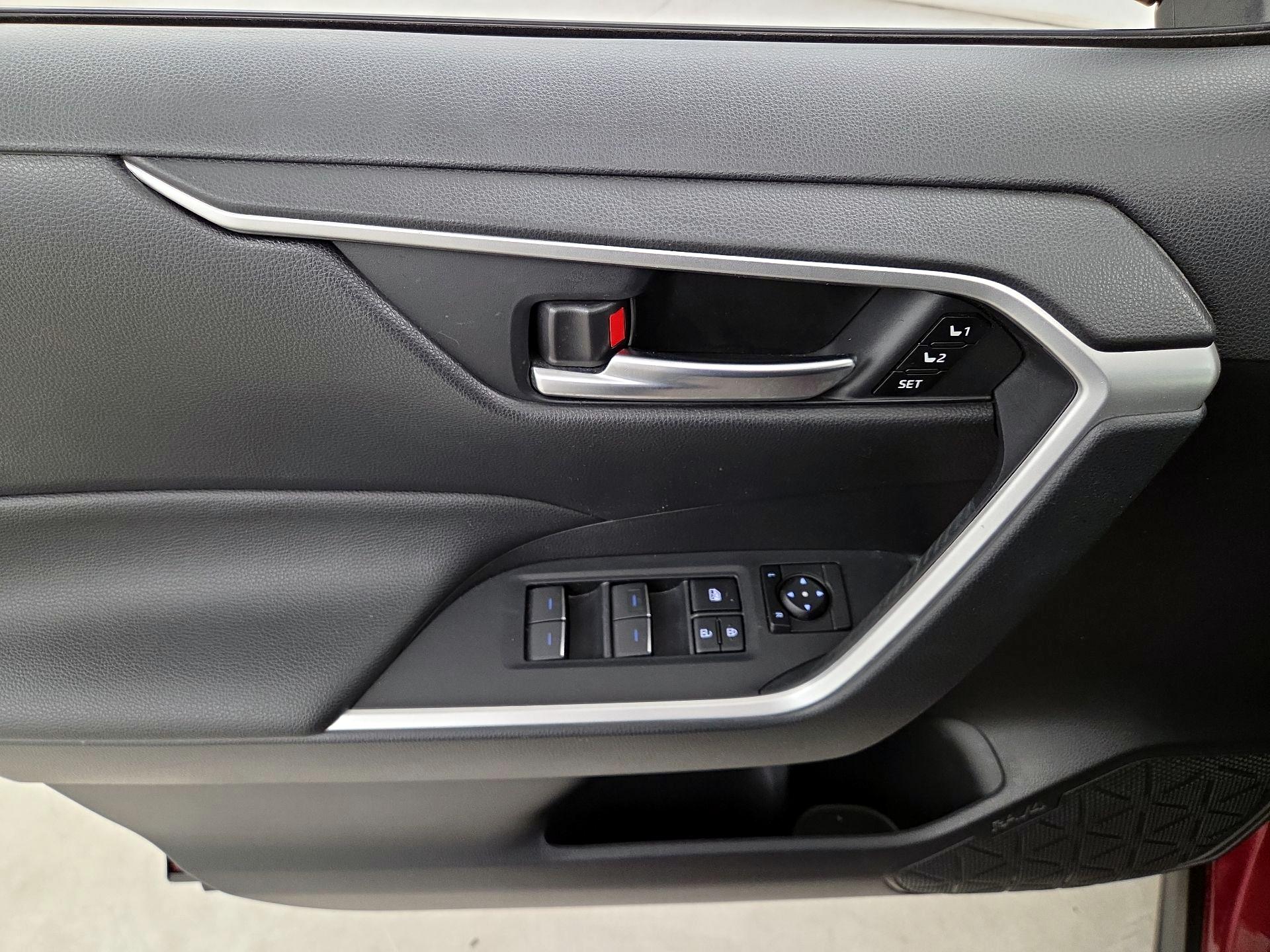 Thumbnail: 2022 Toyota RAV4 - 12
