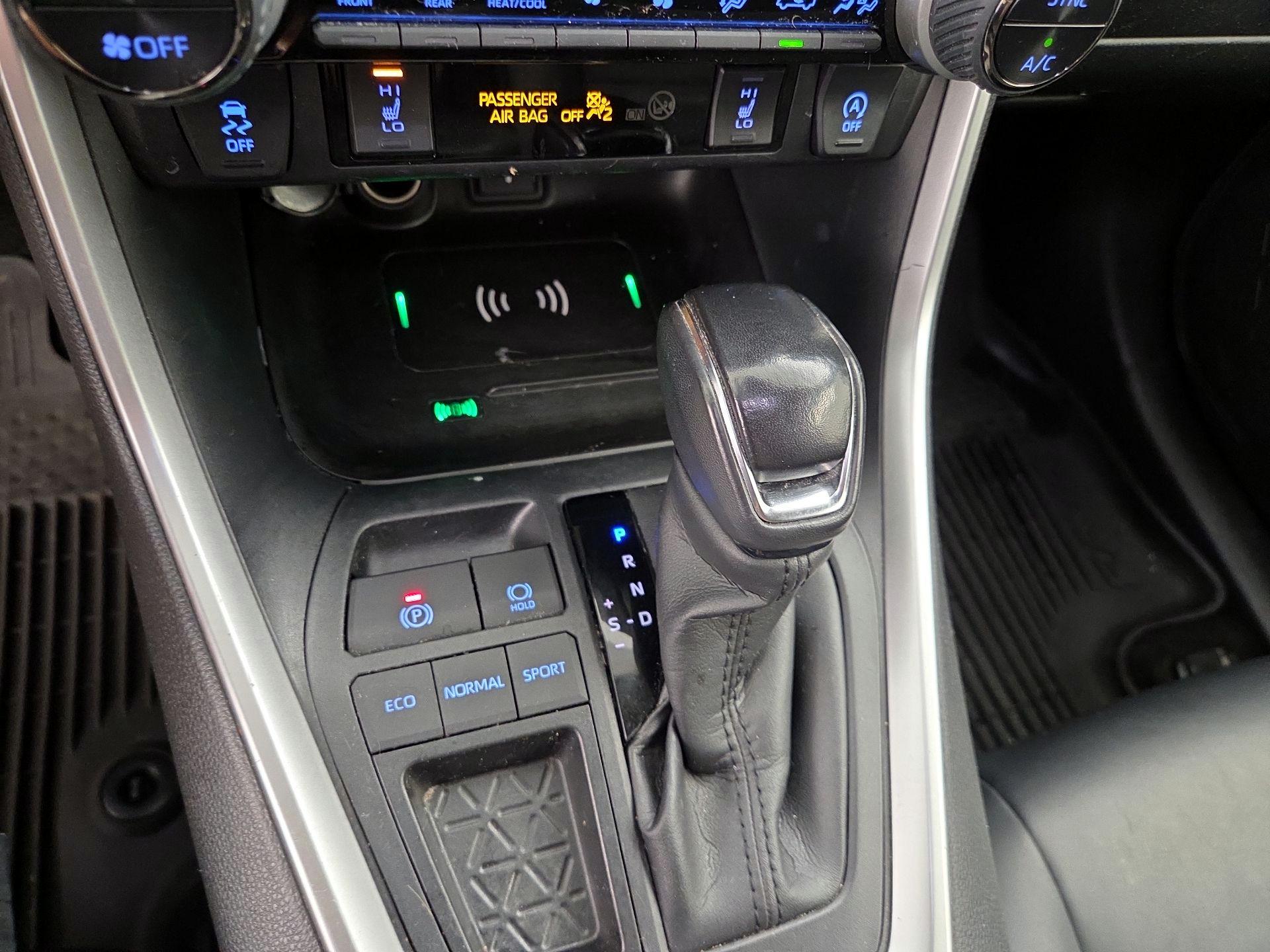 Thumbnail: 2022 Toyota RAV4 - 17