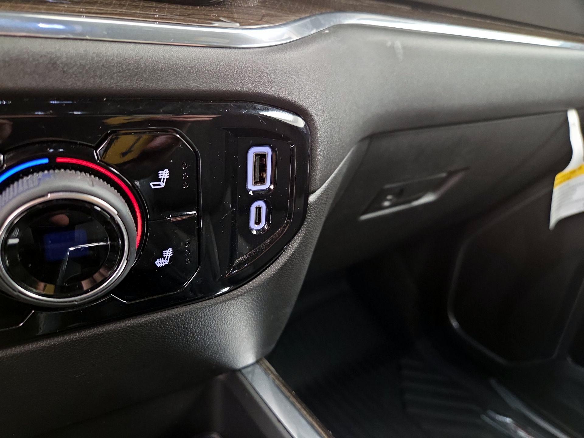 Thumbnail: 2025 Chevrolet Silverado 1500 - 19