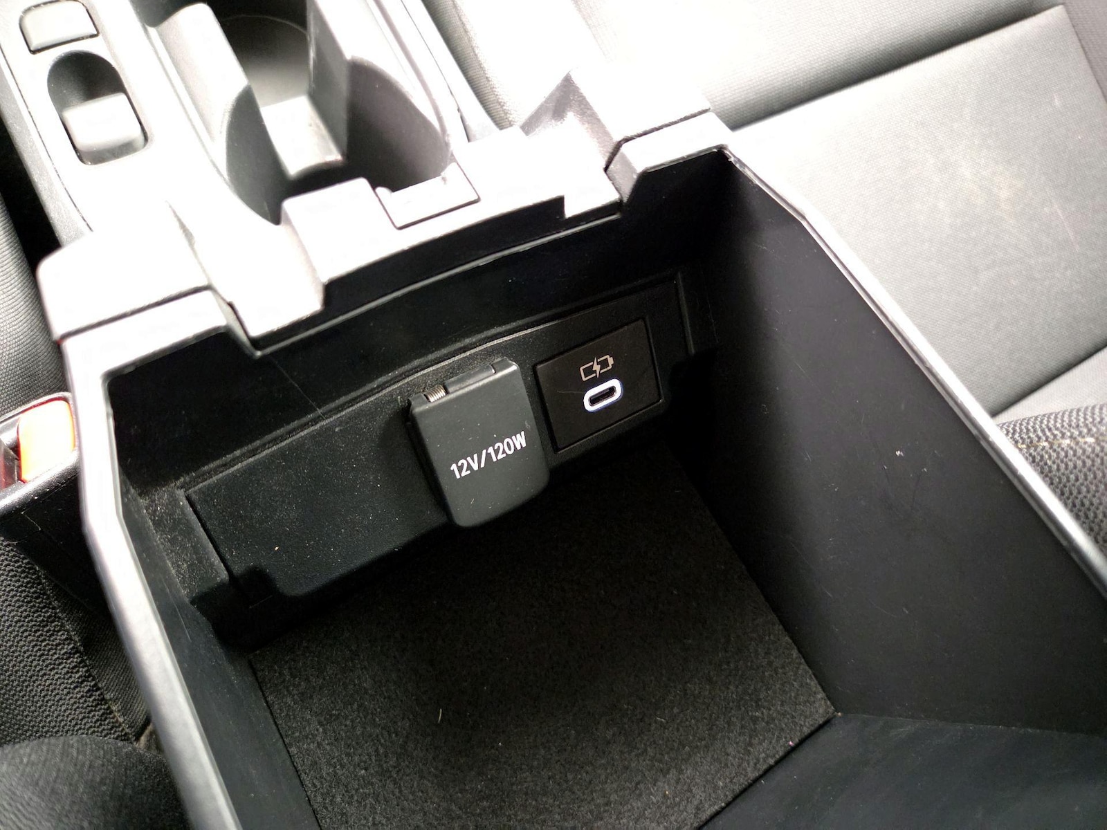 2023 Toyota Corolla LE - Photo 19